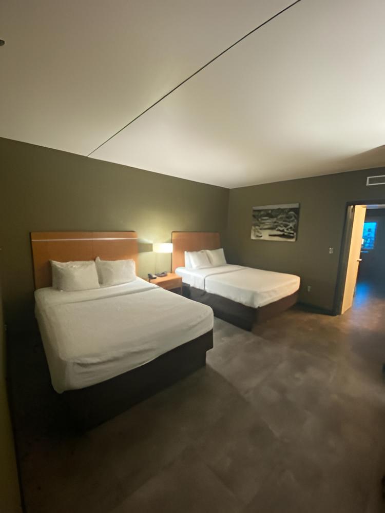 Standard Queen Room