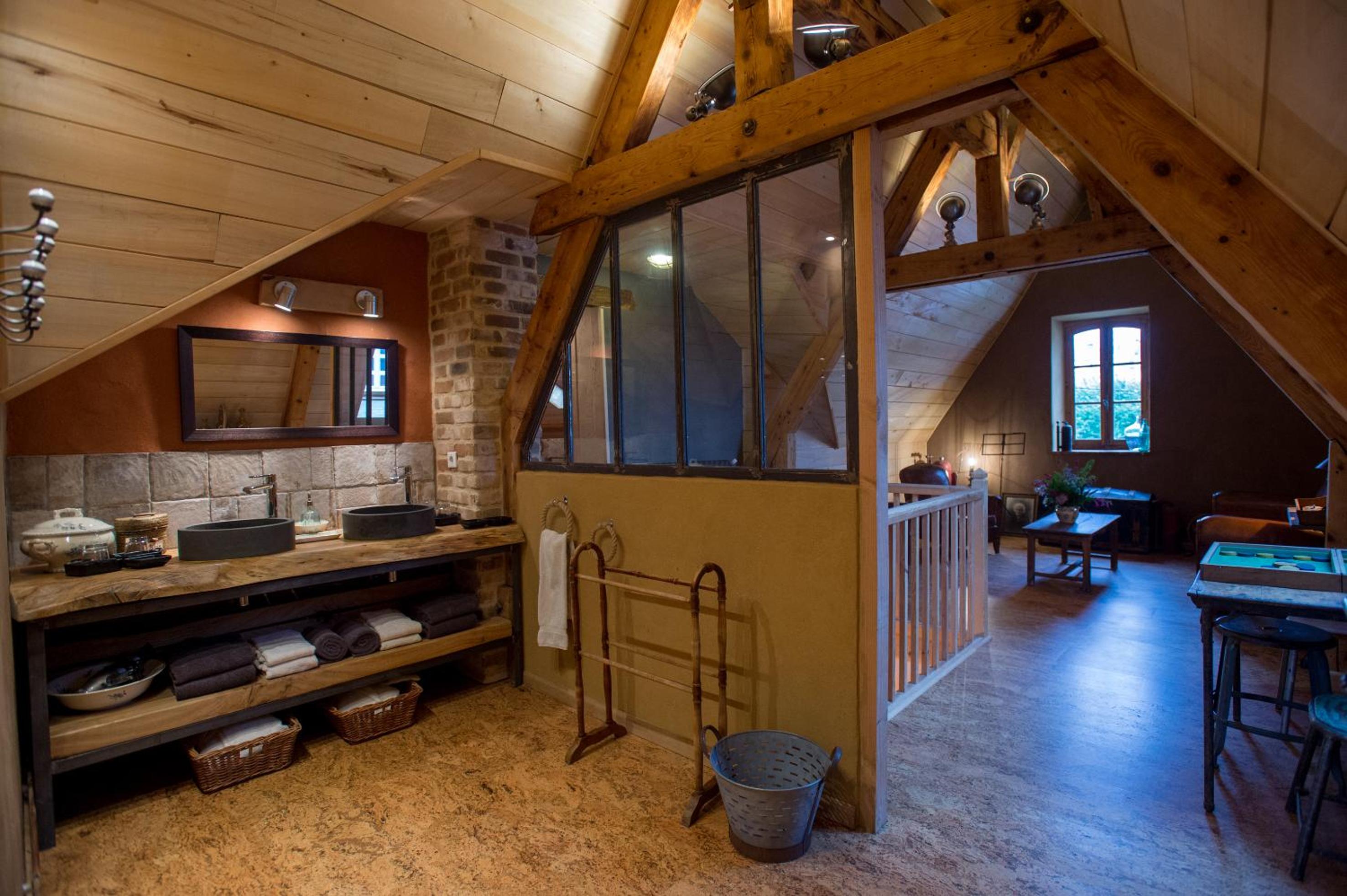 Superior Suite - Photo 7