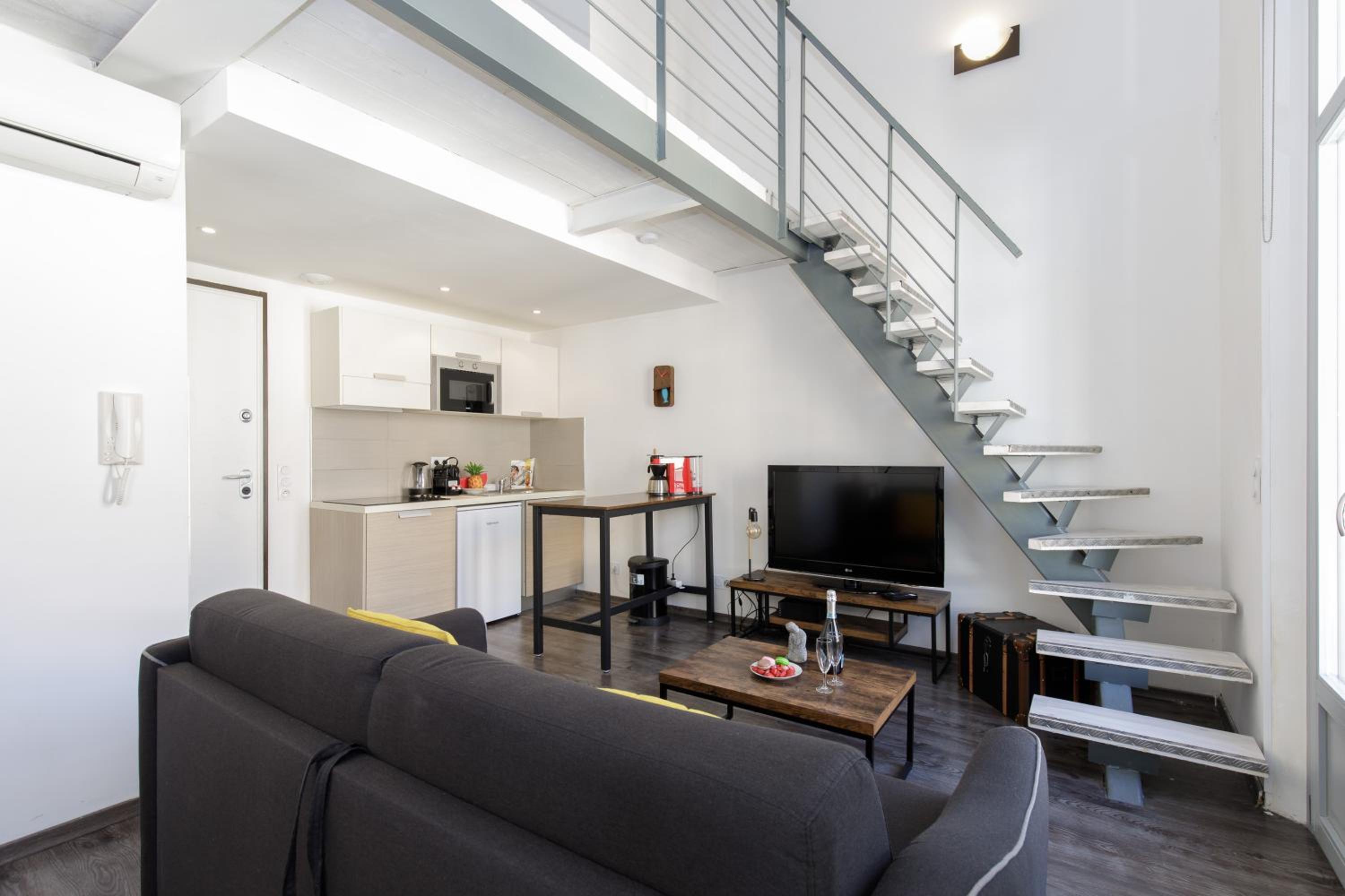 One-Bedroom Apartment
