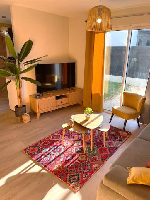Apartment with Terrace and Garden