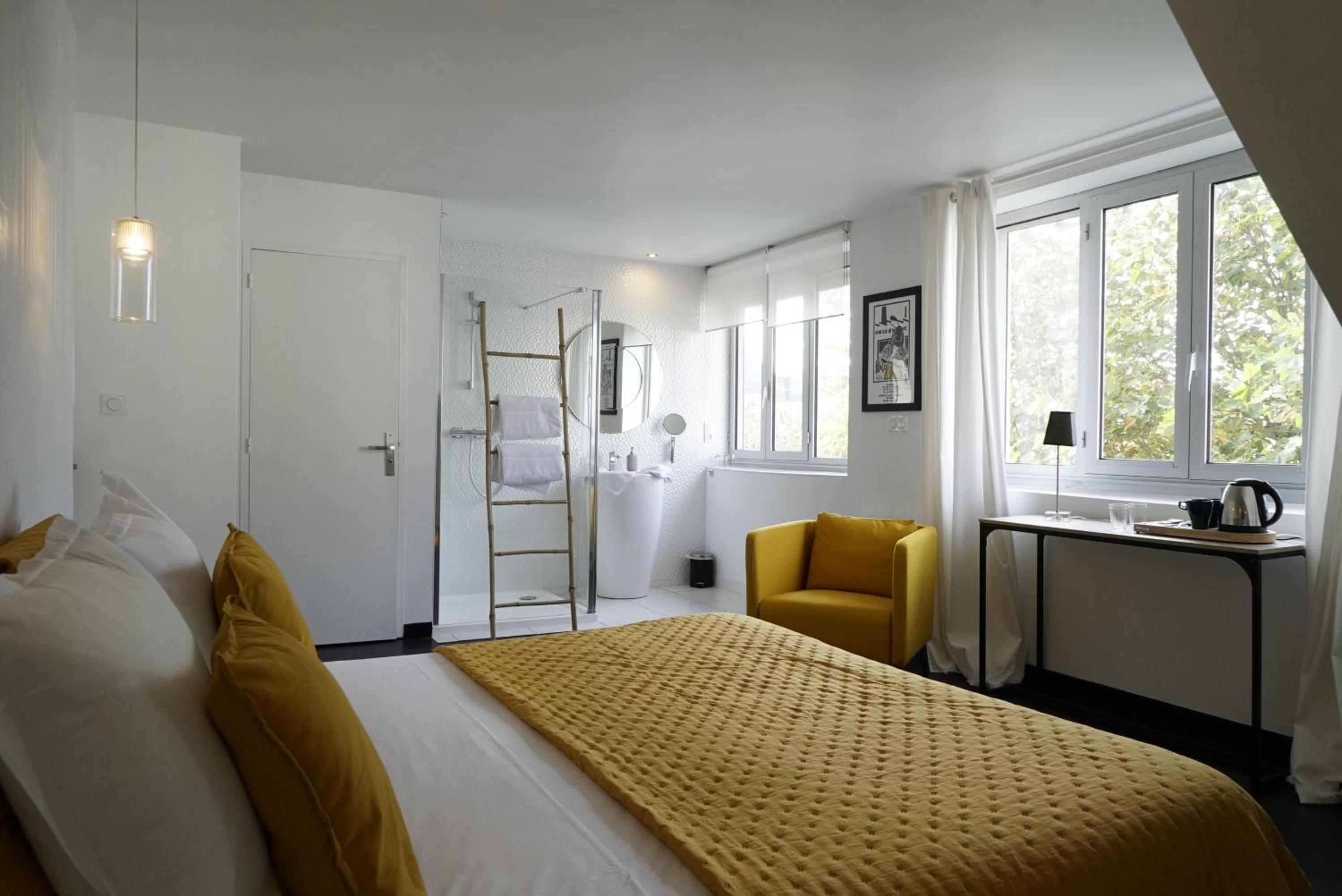 Double or Twin Room with Side Sea View - Photo 2