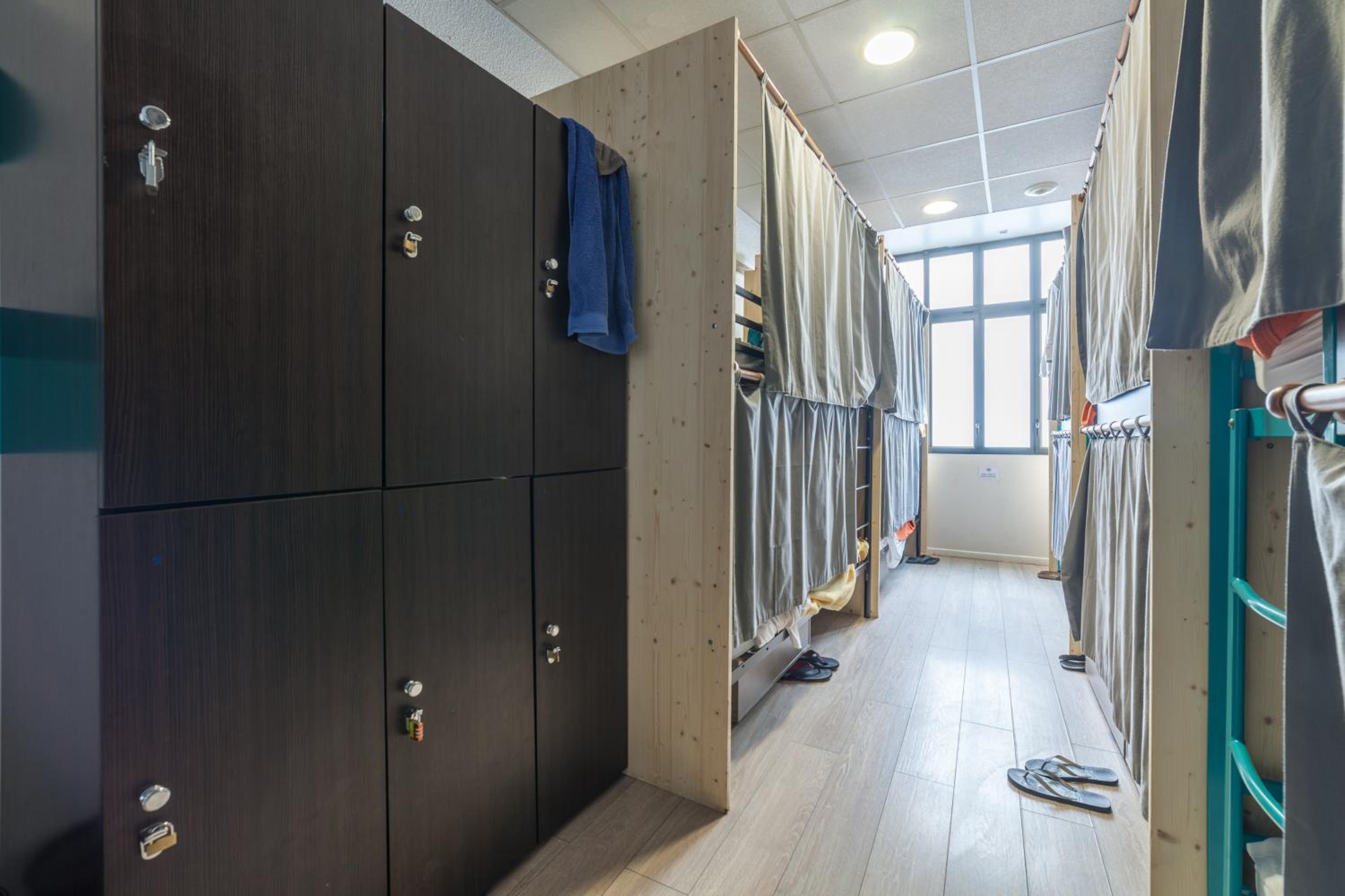 Bed in 10-Bed Mixed Dormitory Room photo 1