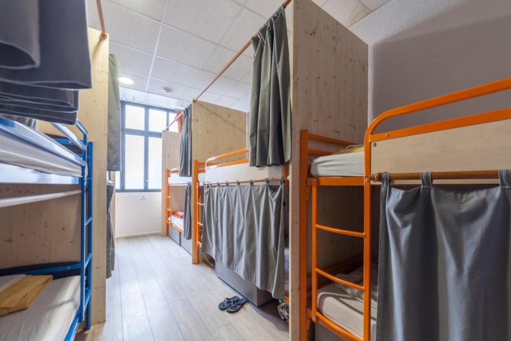 Bed in 10-Bed Mixed Dormitory Room photo 1