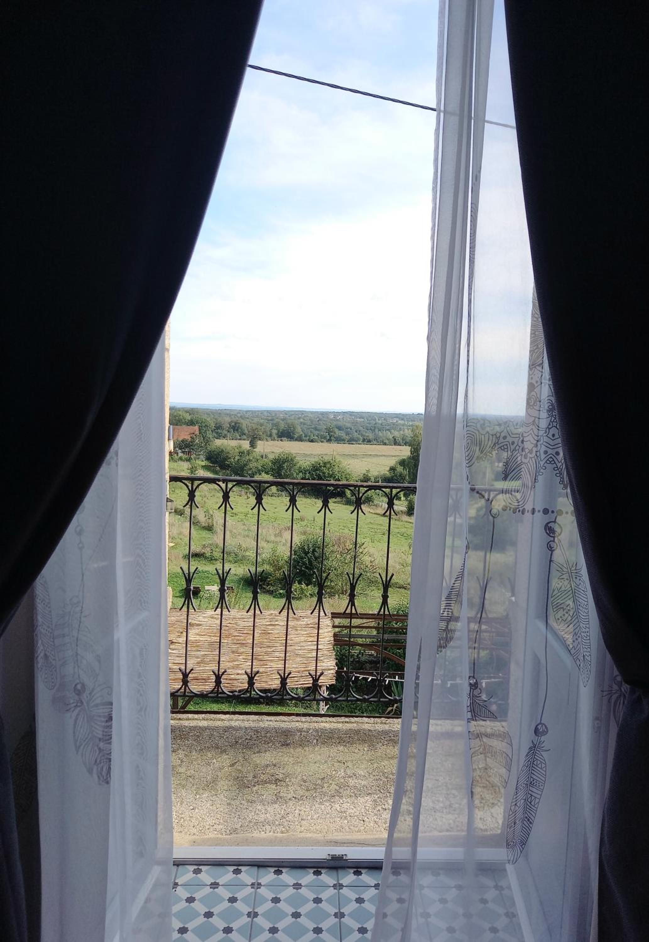 Double Room with Balcony - Photo 3
