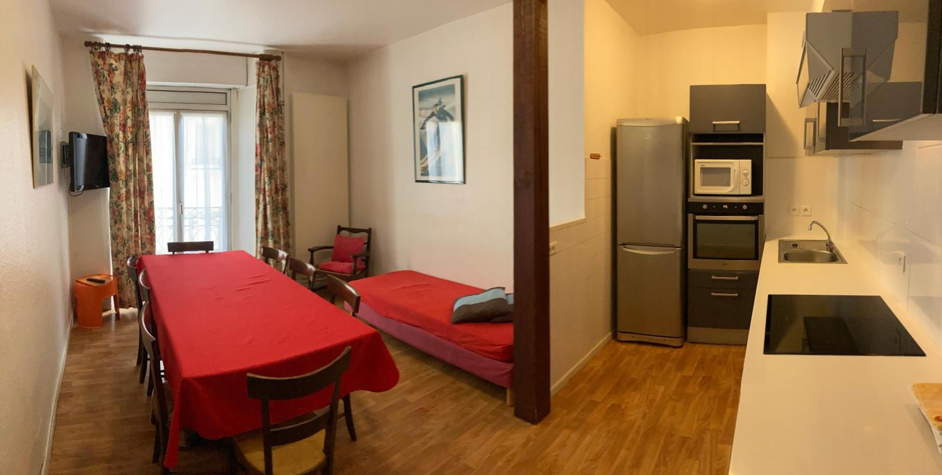 Three-Bedroom Apartment photo 2