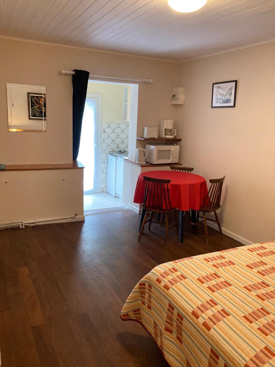 Studio Apartment photo 3