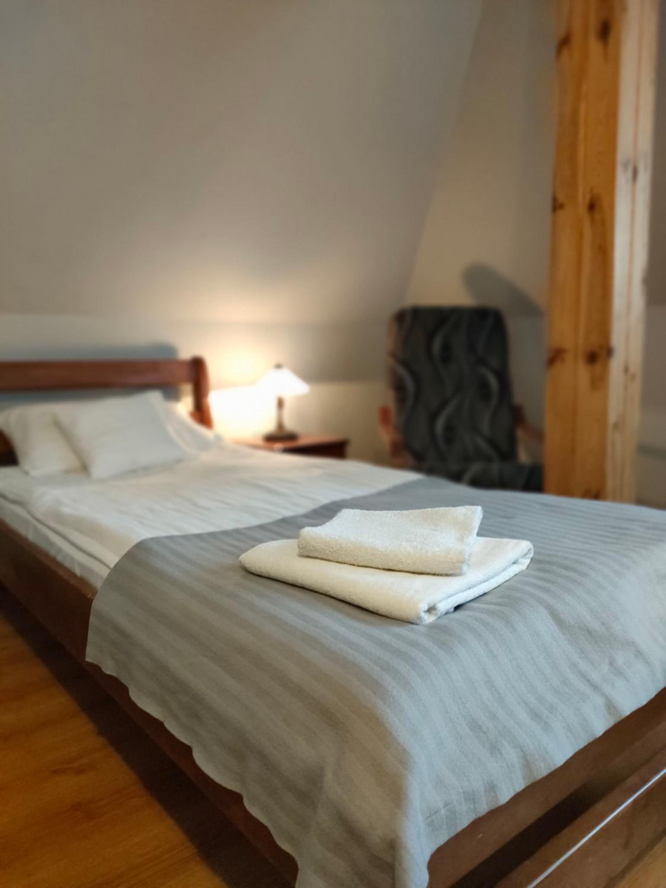 Twin Room with Private Bathroom - Photo 4