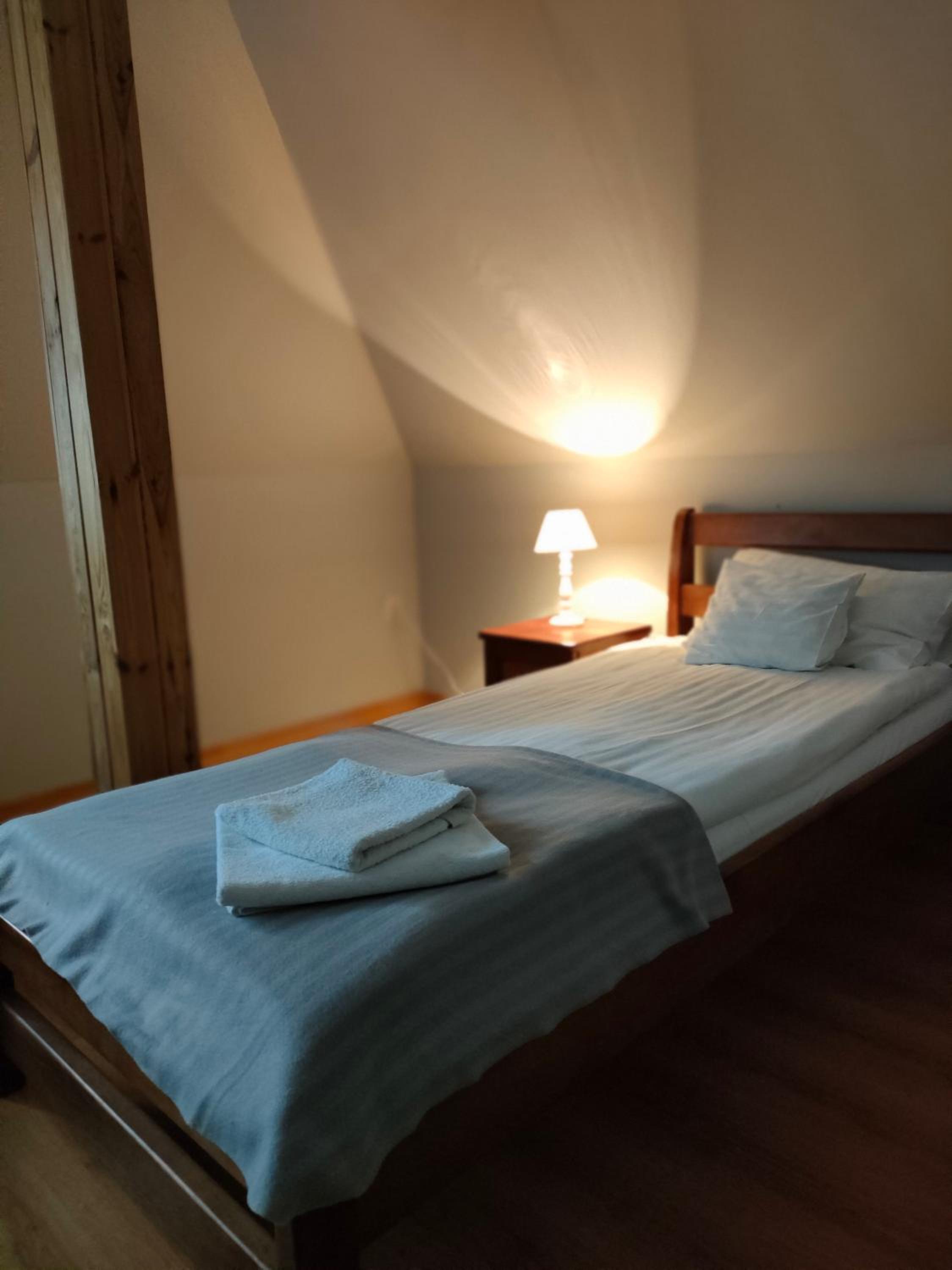 Twin Room with Bathroom - Photo 3