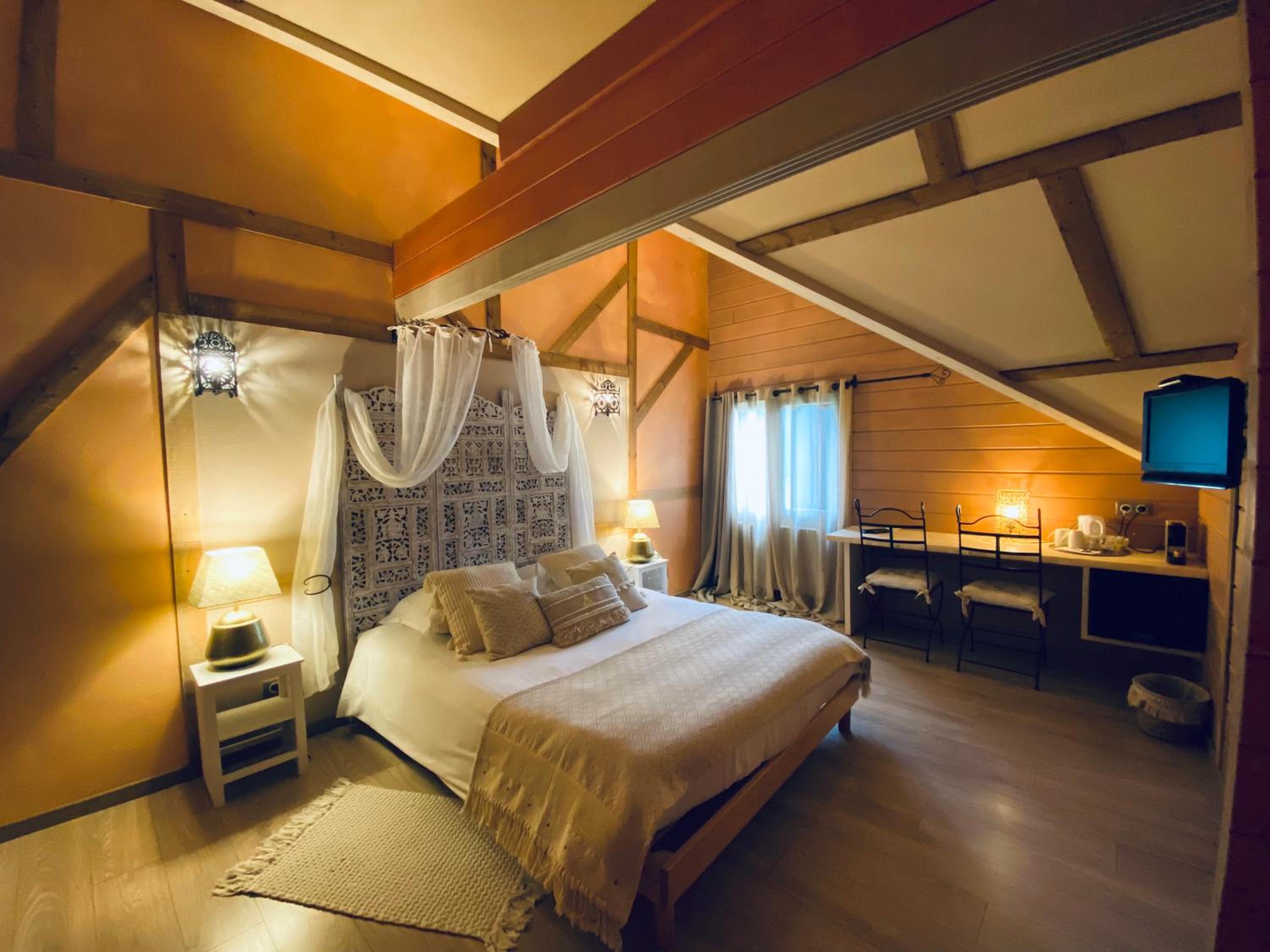 Deluxe Room (2 Adults + 1 Child) photo 1