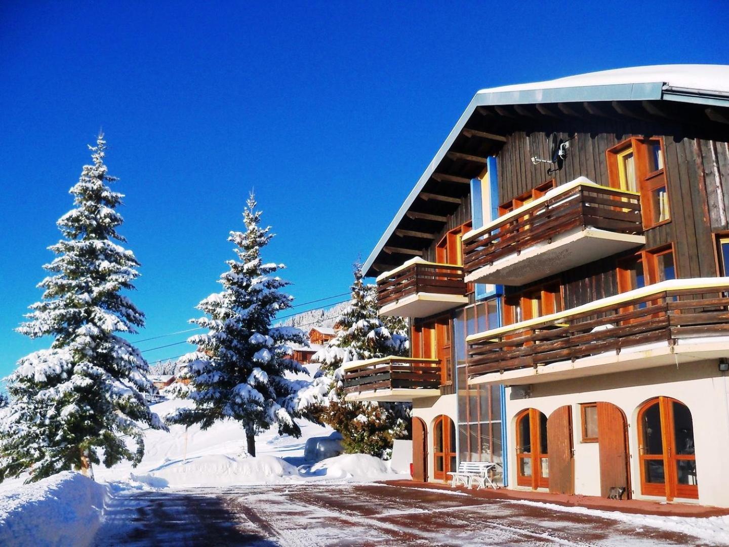 Apartment with Mountain View photo 2