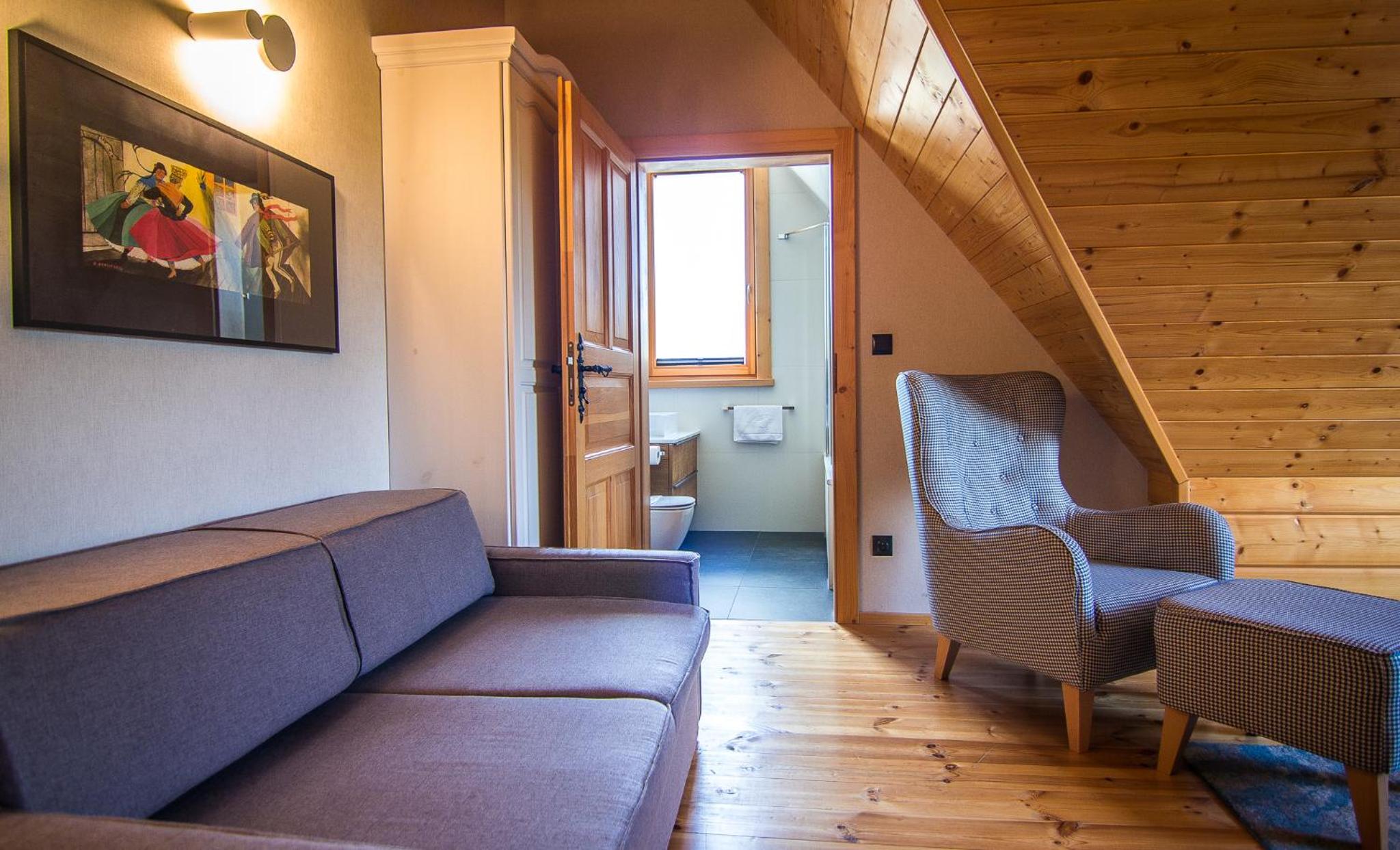 Apartment with Mountain View