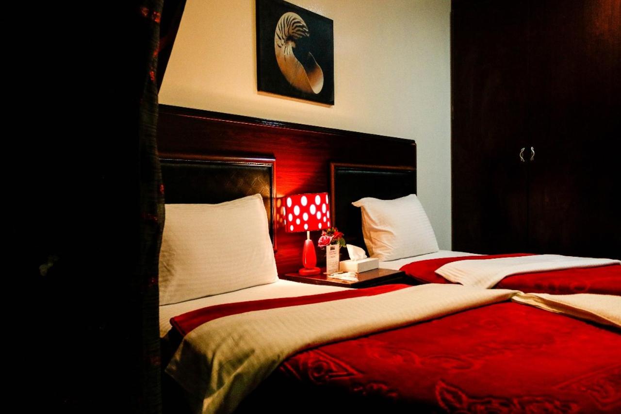 Deluxe King Suite photo 2