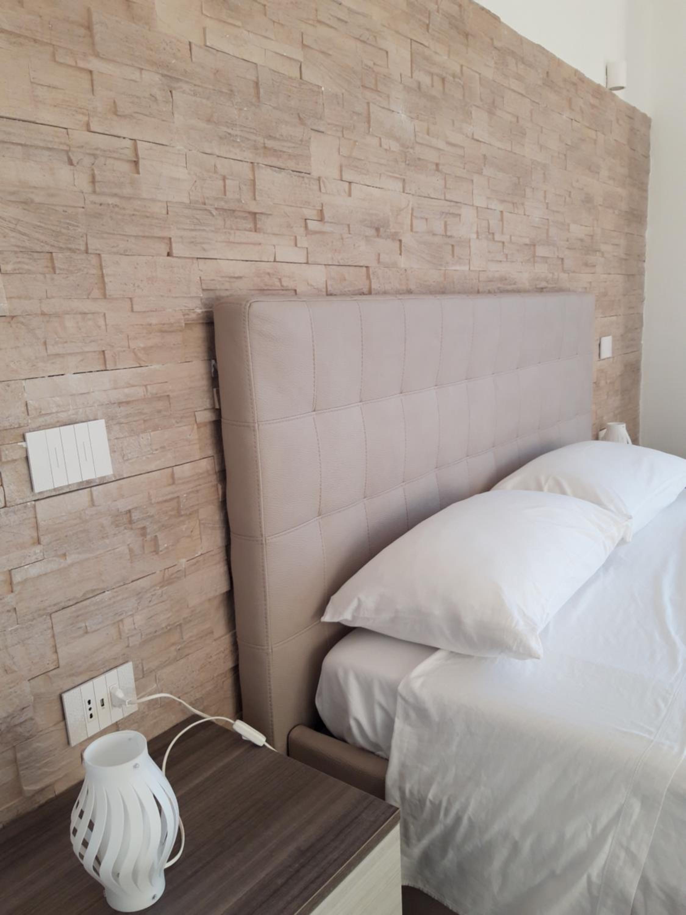 Queen Room with Sea View - Photo 3