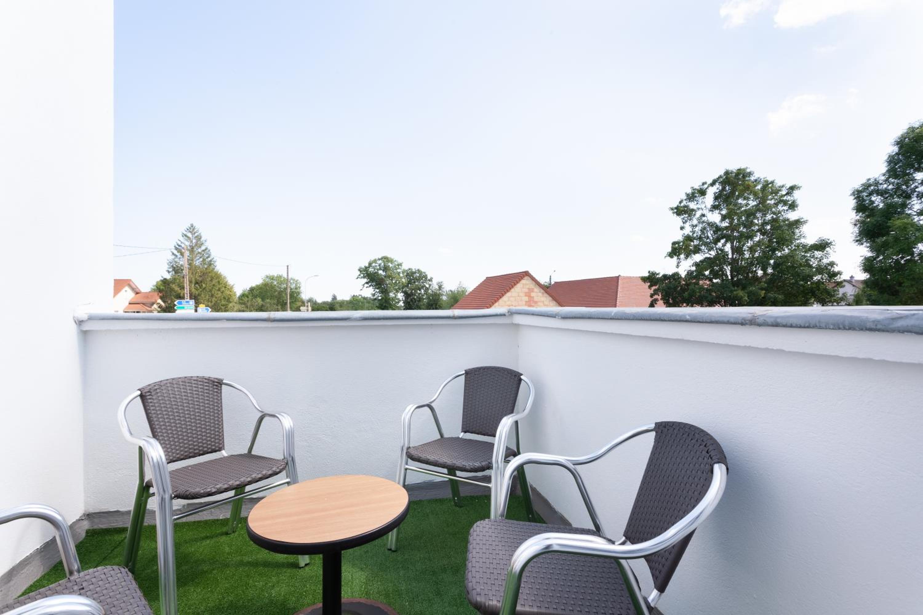 Family Room with Balcony photo 2