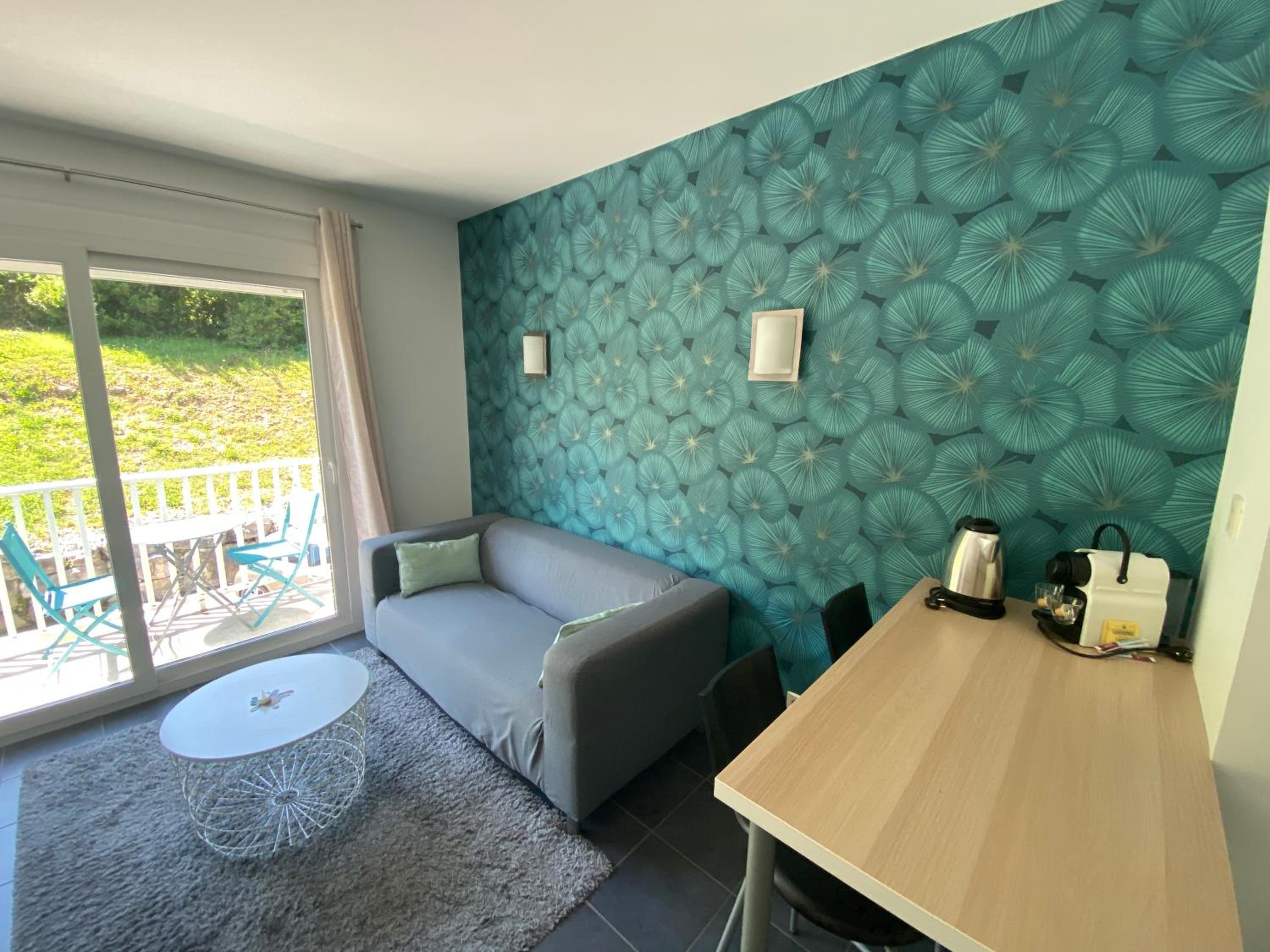 Apartment with Mountain View photo 3