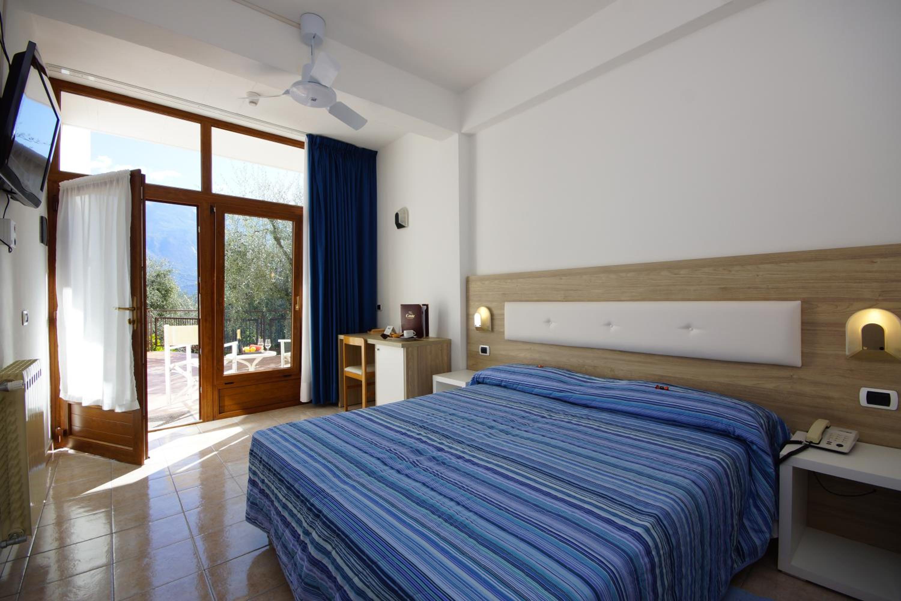Classic Double Room with Garden View