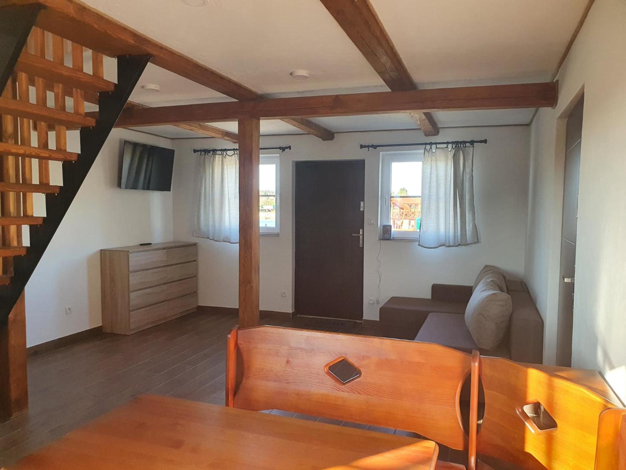 Six-Bedroom House photo 1
