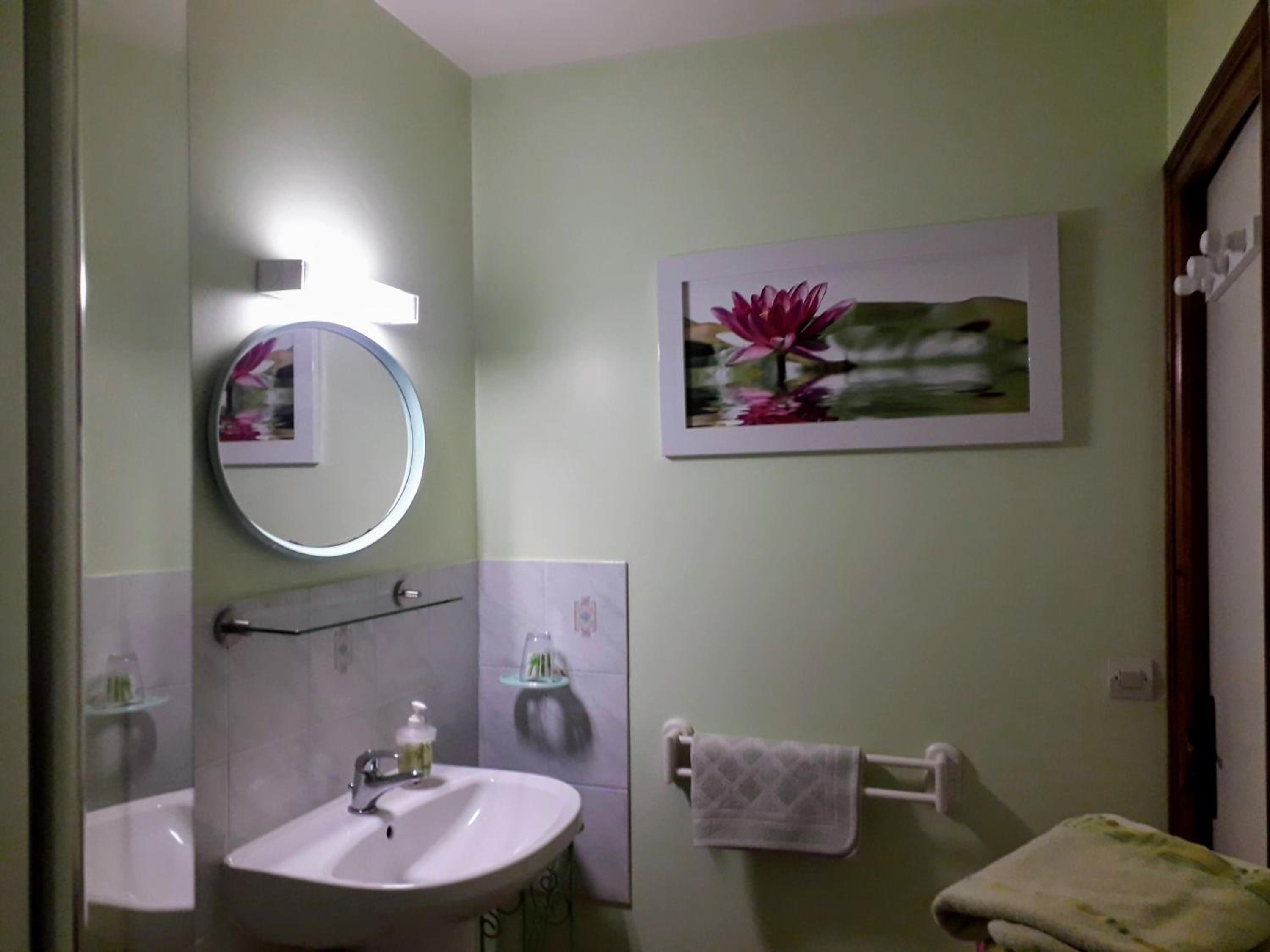 Double Room with Private Bathroom - Photo 1