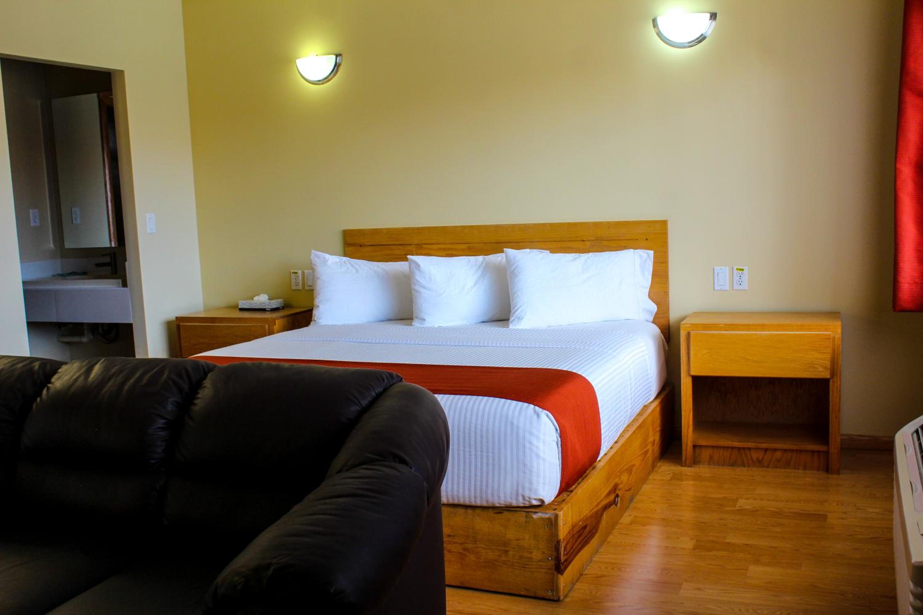 King Suite - Photo 2