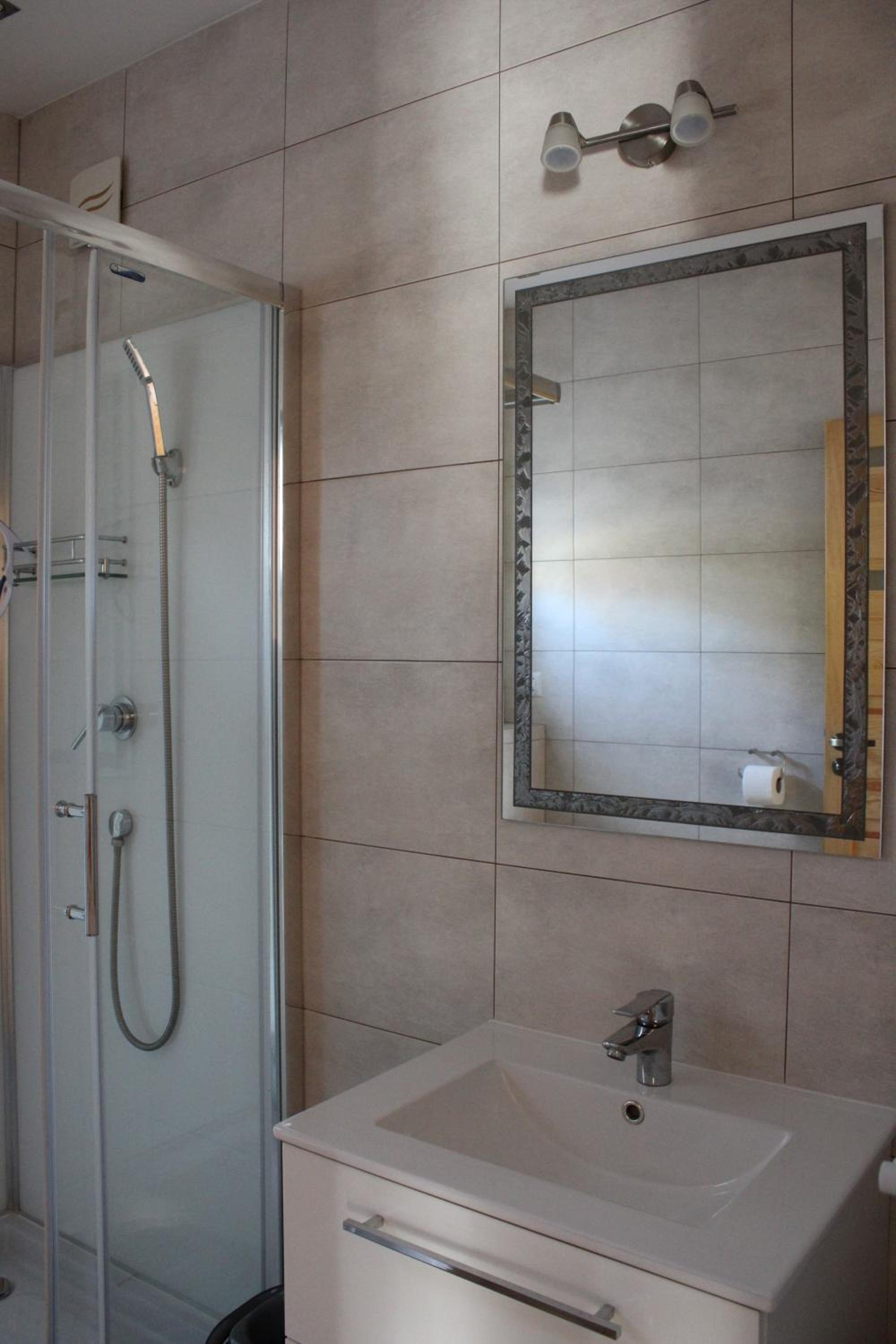 One-Bedroom House - Photo 10