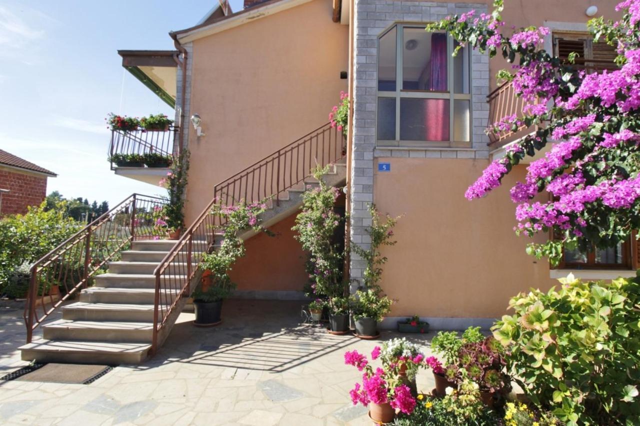 Apartment with Garden View