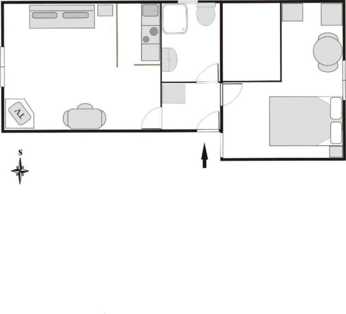 One-Bedroom Apartment photo 1