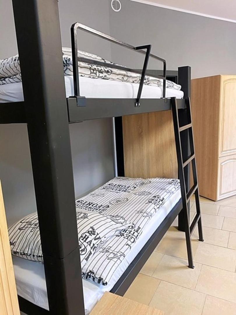 8-Bed Mixed Dormitory Room photo 3