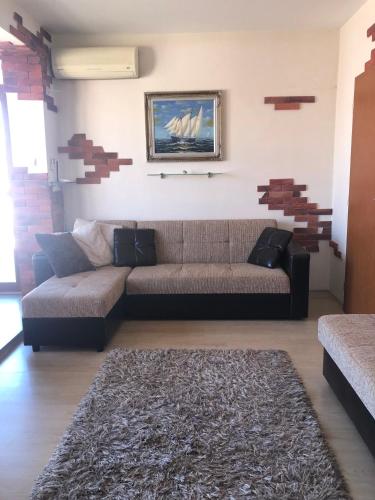 One-Bedroom Apartment - Photo 1