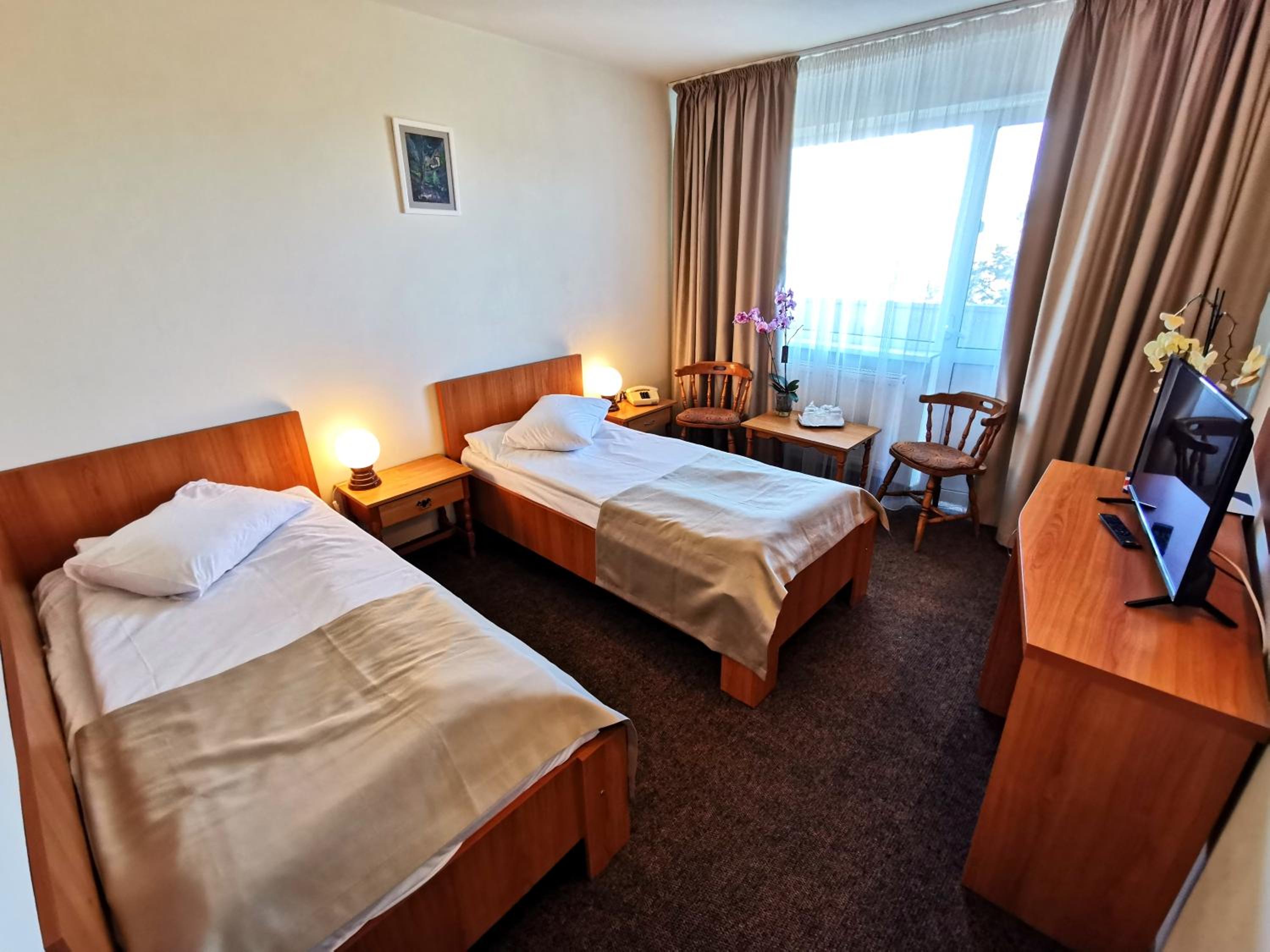 Twin Room - Photo 2
