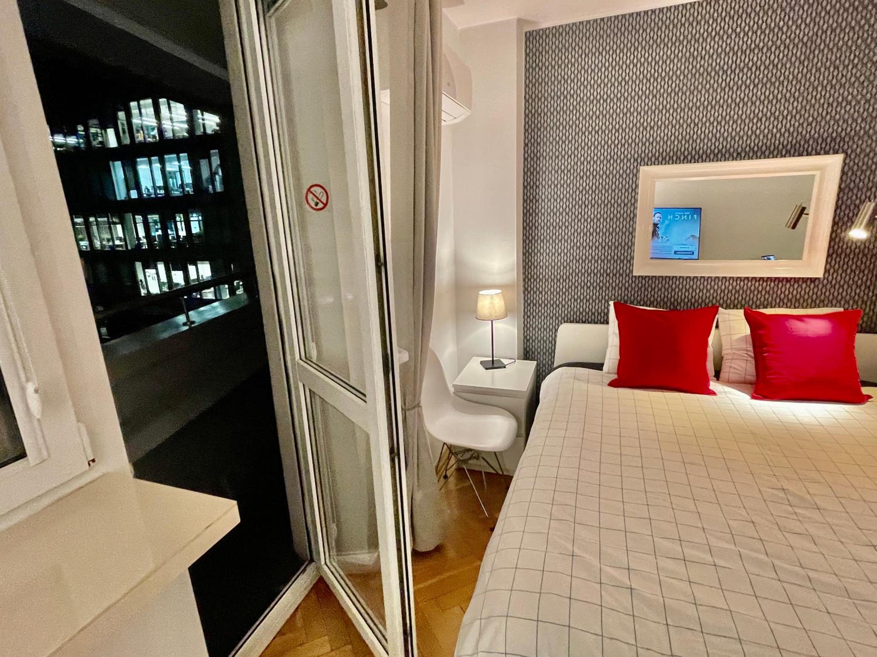 One-Bedroom Apartment - Photo 6