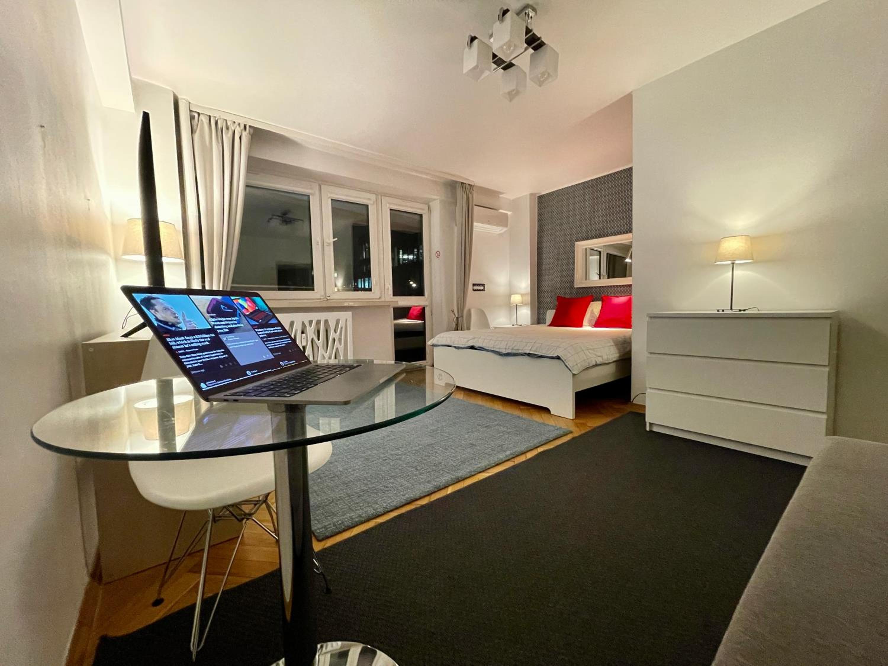 One-Bedroom Apartment - Photo 12
