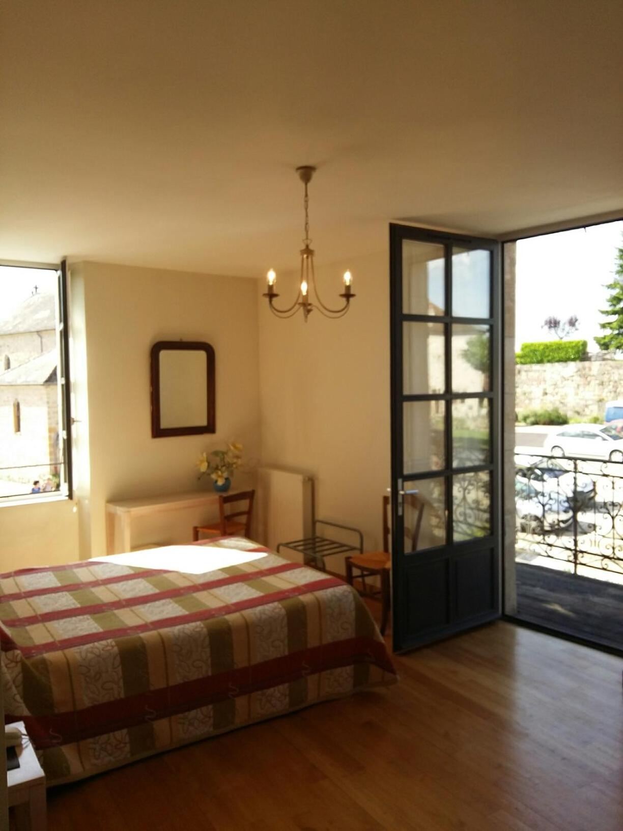 King Room with Balcony - Photo 2