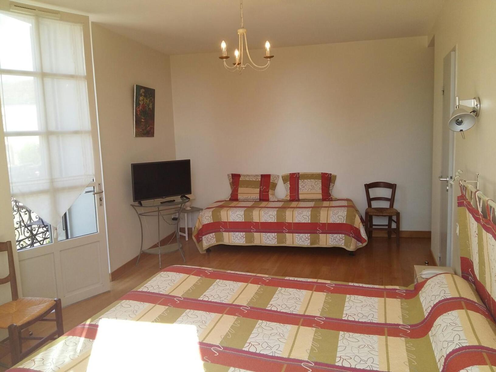 King Room with Balcony - Photo 1
