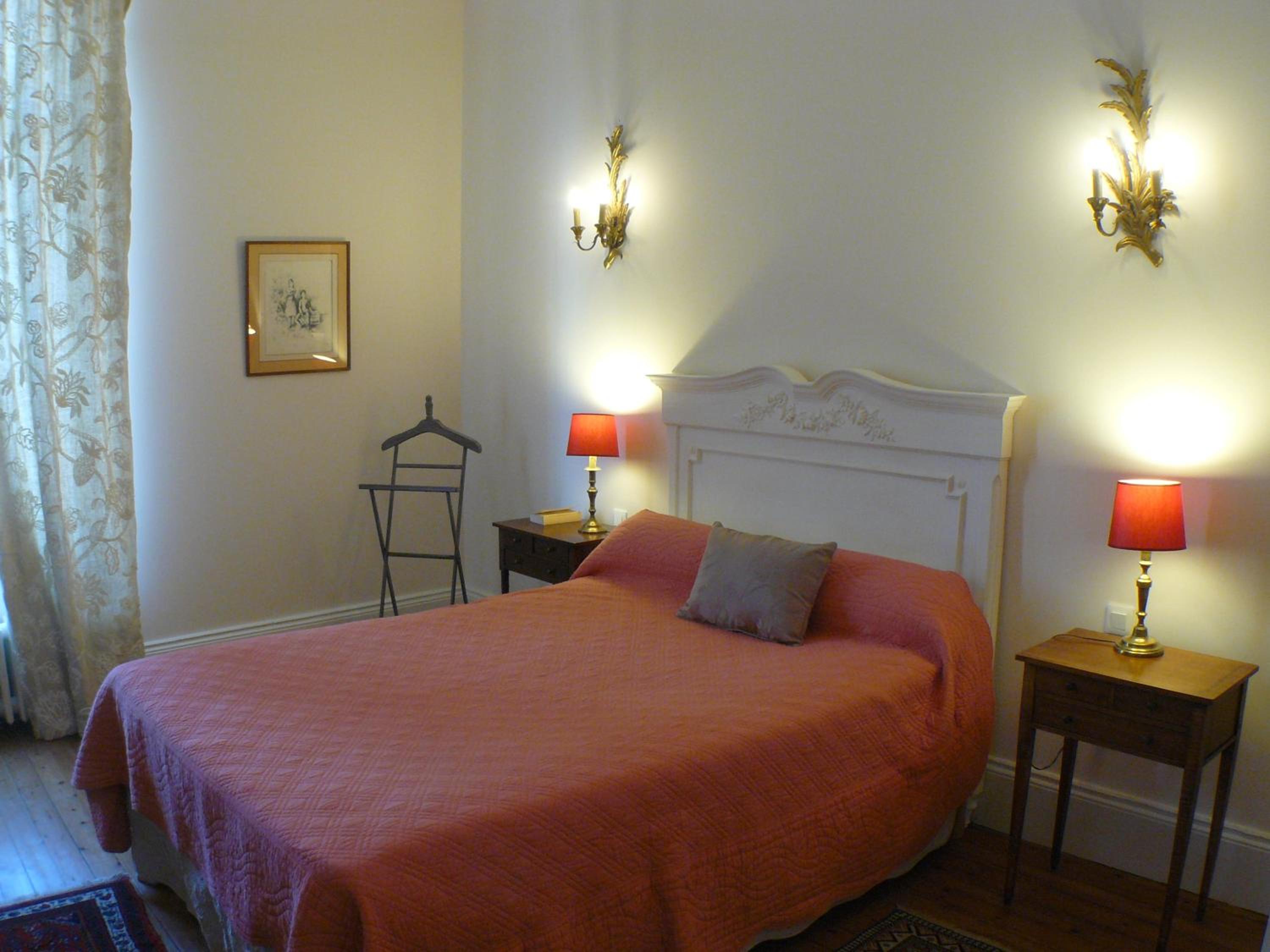 One-Bedroom with Street View photo 1