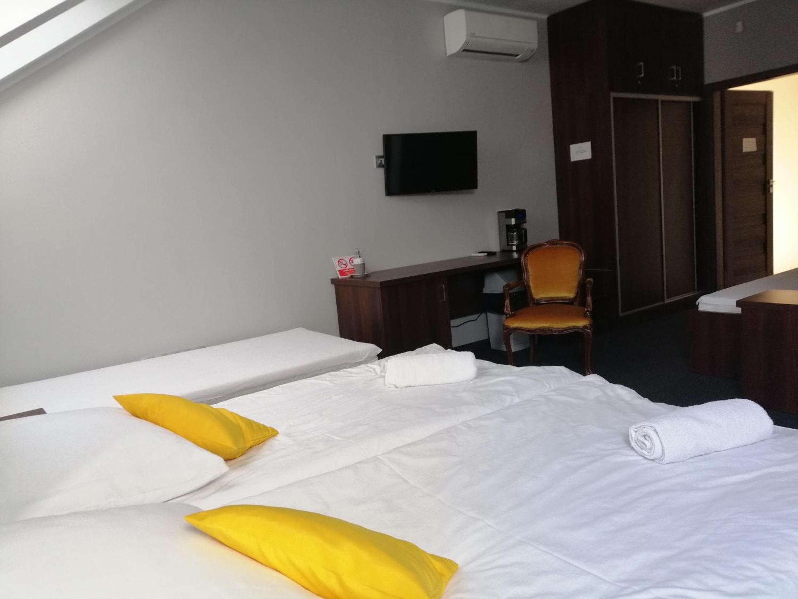 Quadruple Room with Bathroom photo 2
