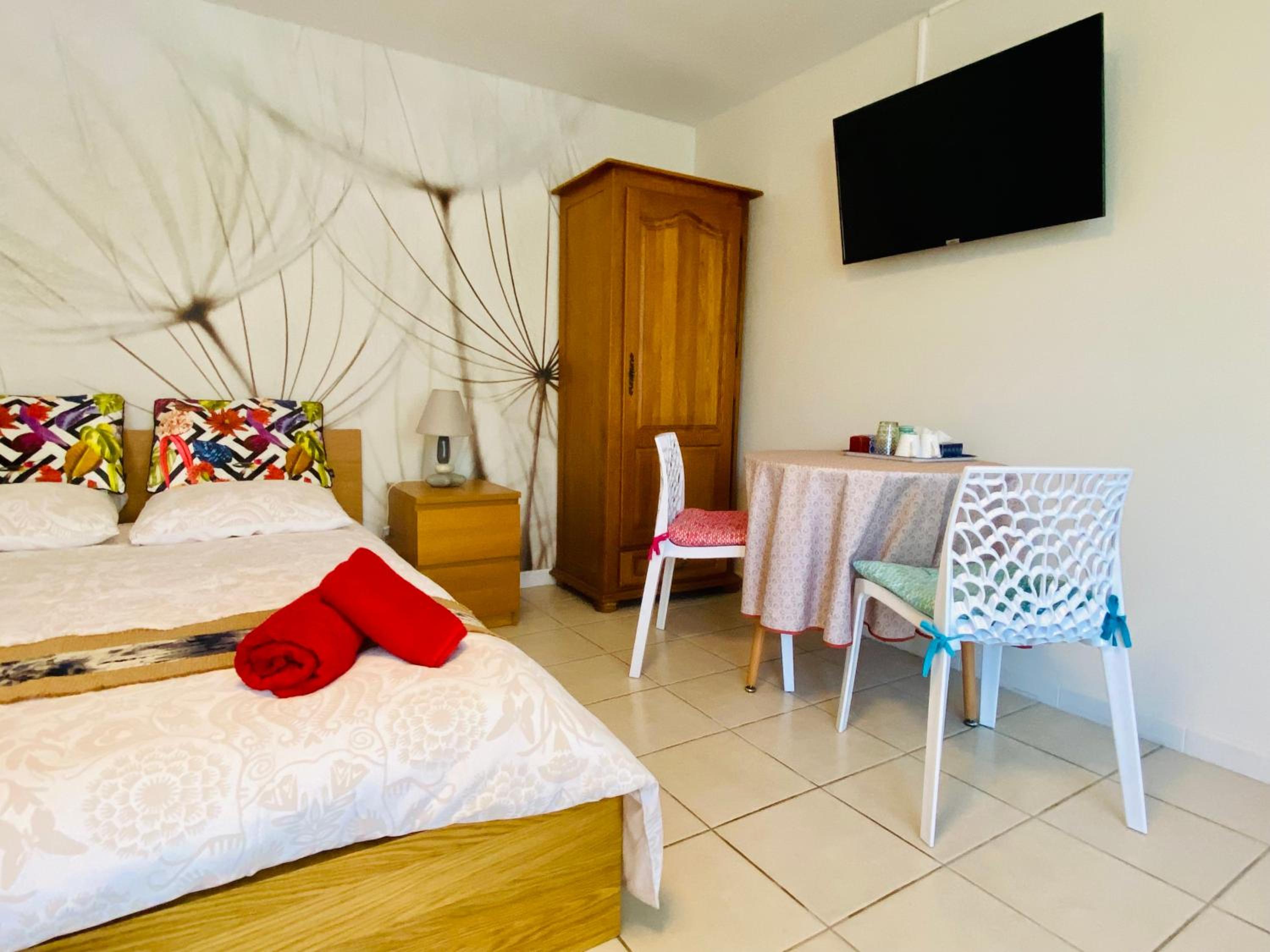 Double Room with Garden View - Photo 2