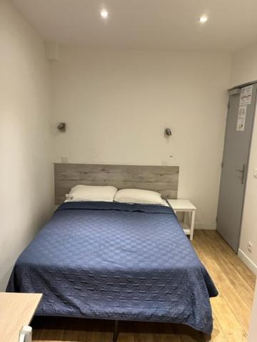 Double Room with Shared Bathroom photo 1