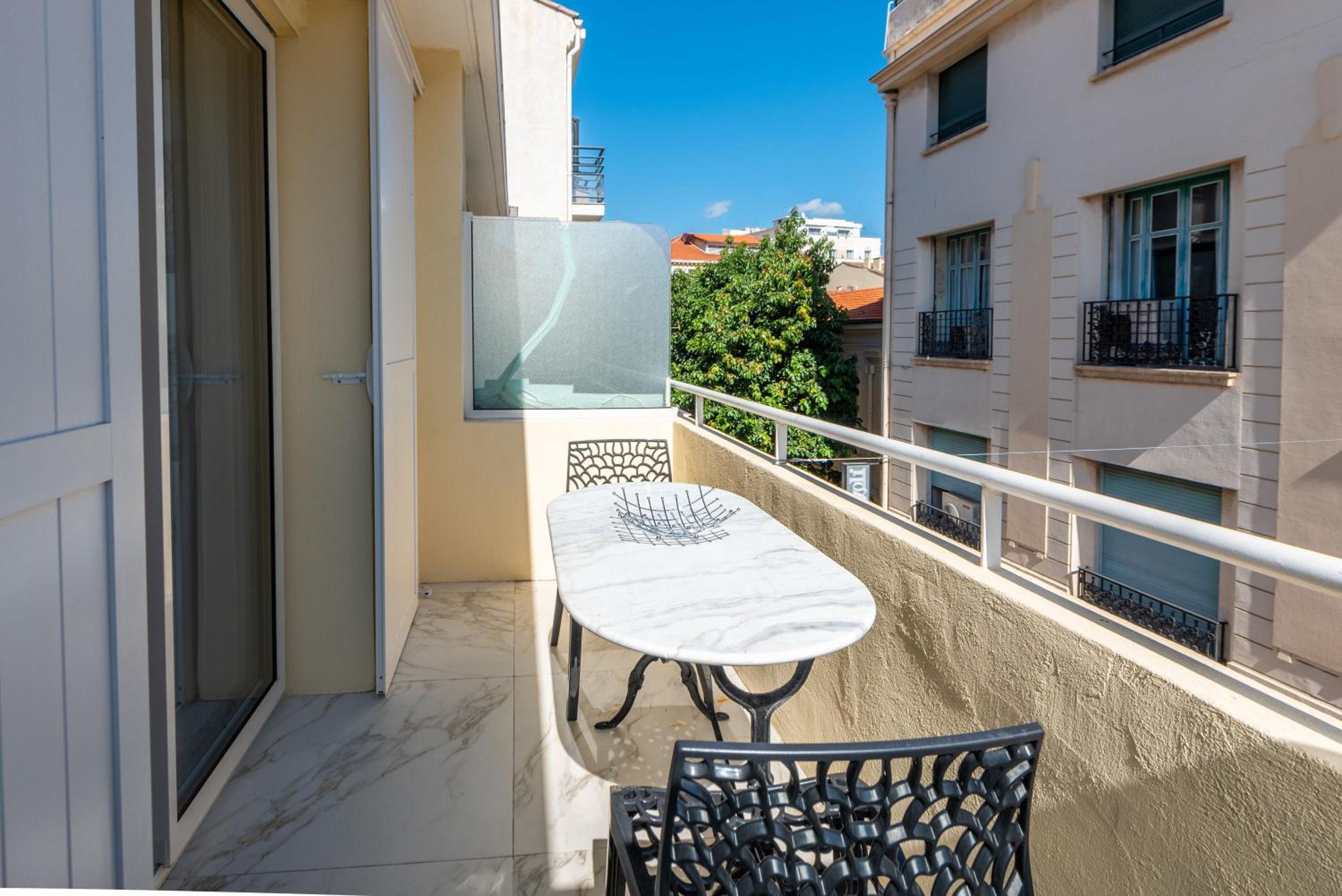 Studio with Terrace
