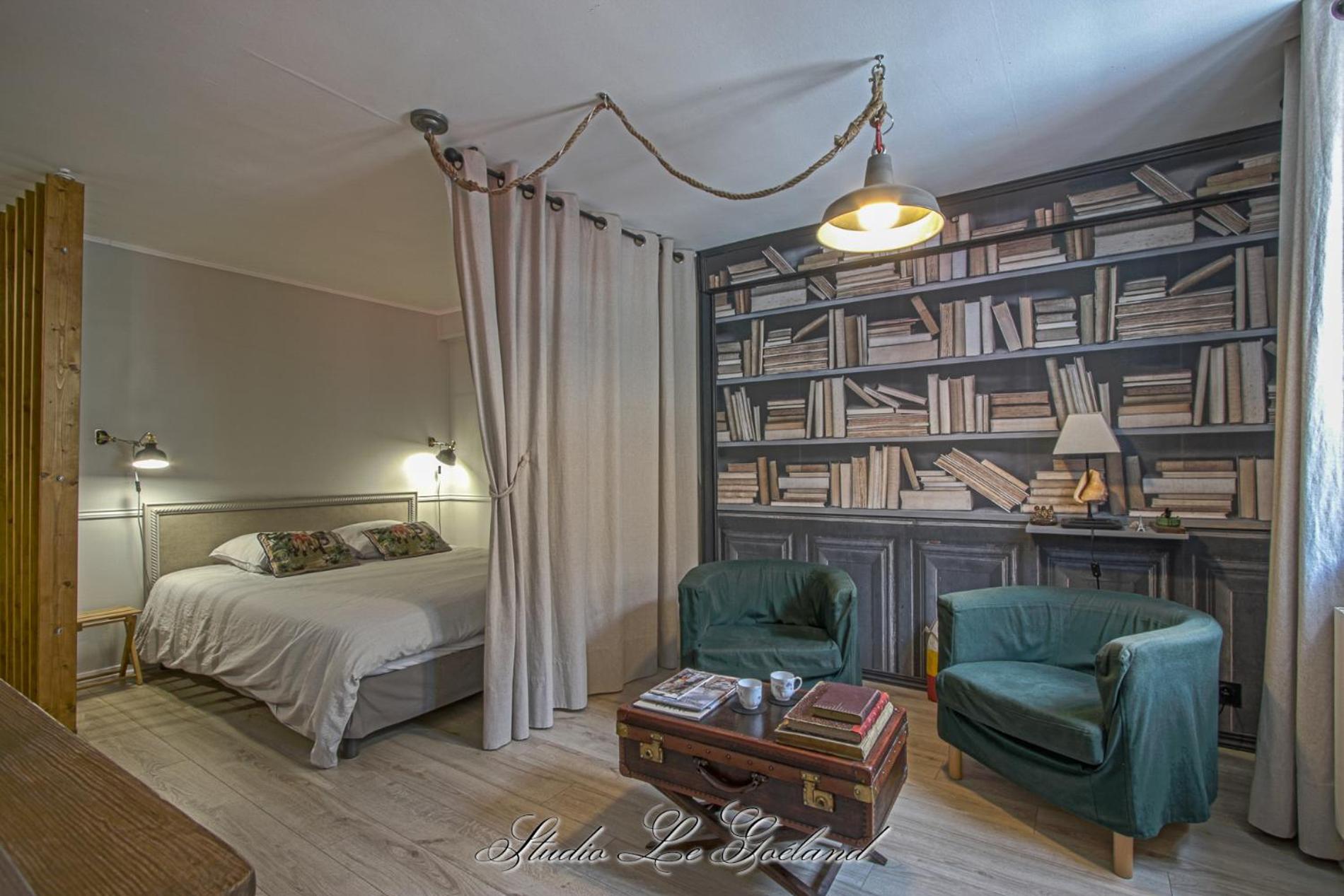 Deluxe King Studio - Photo 2