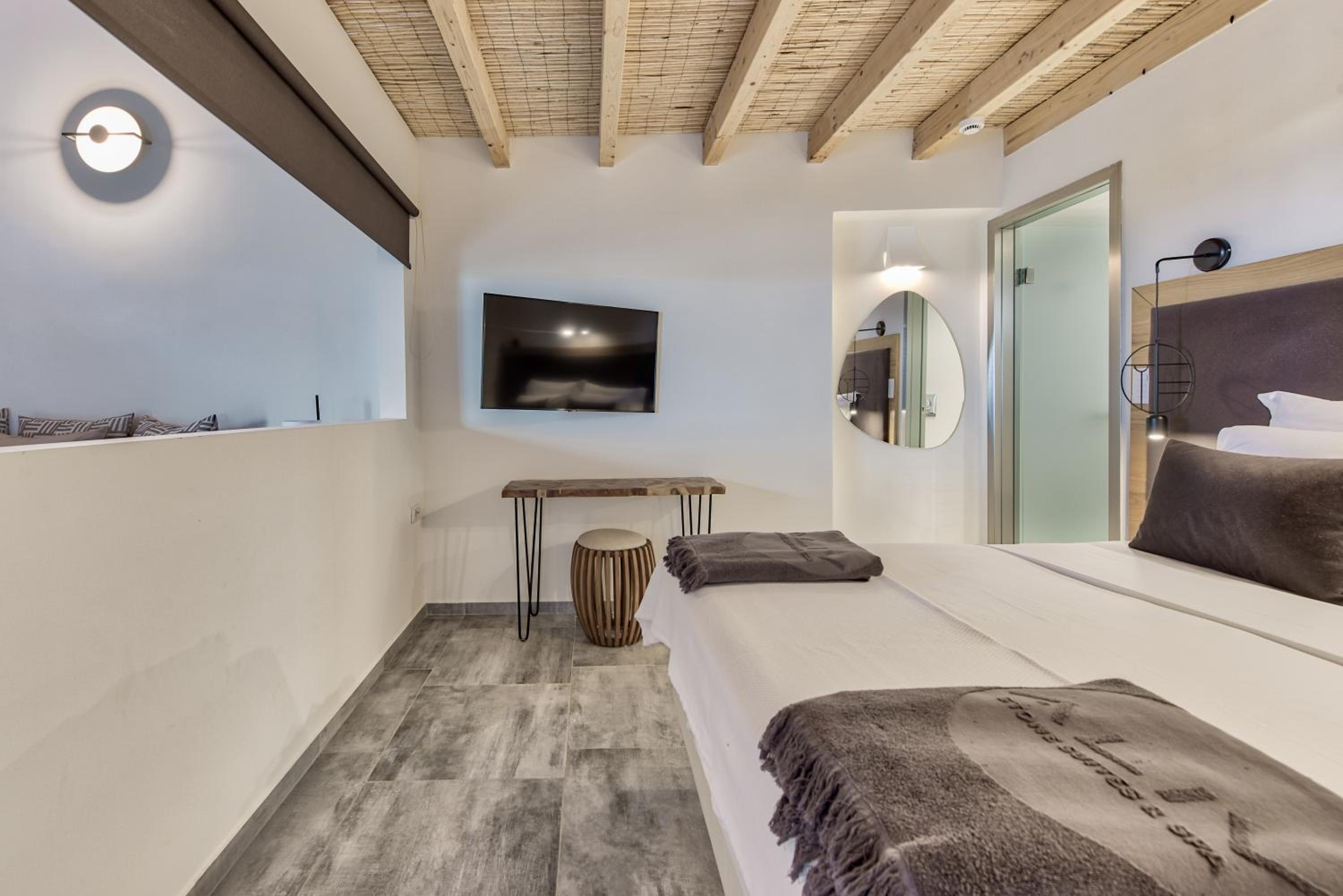 Deluxe Suite with Sea View