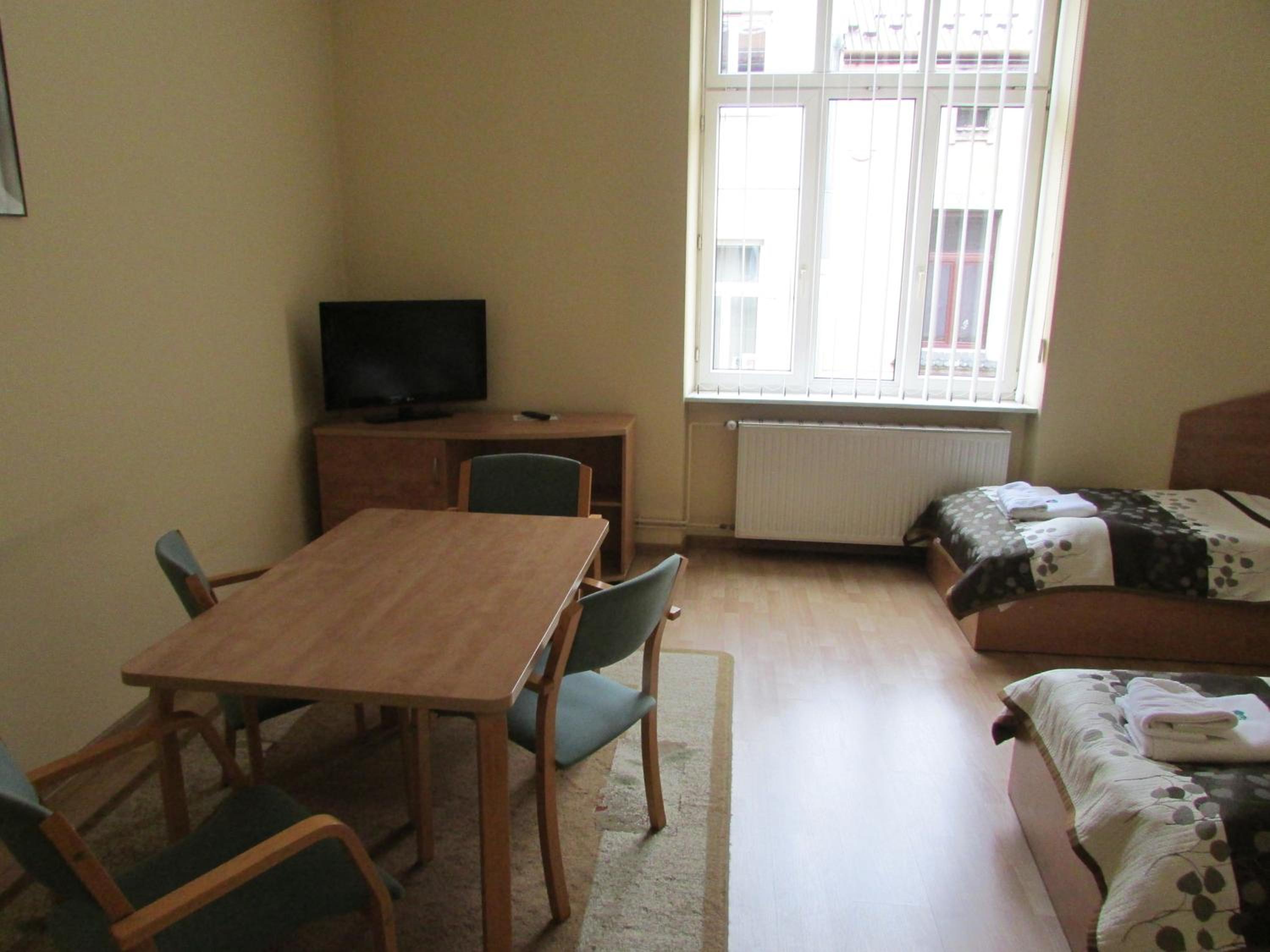 Family Room - Photo 2