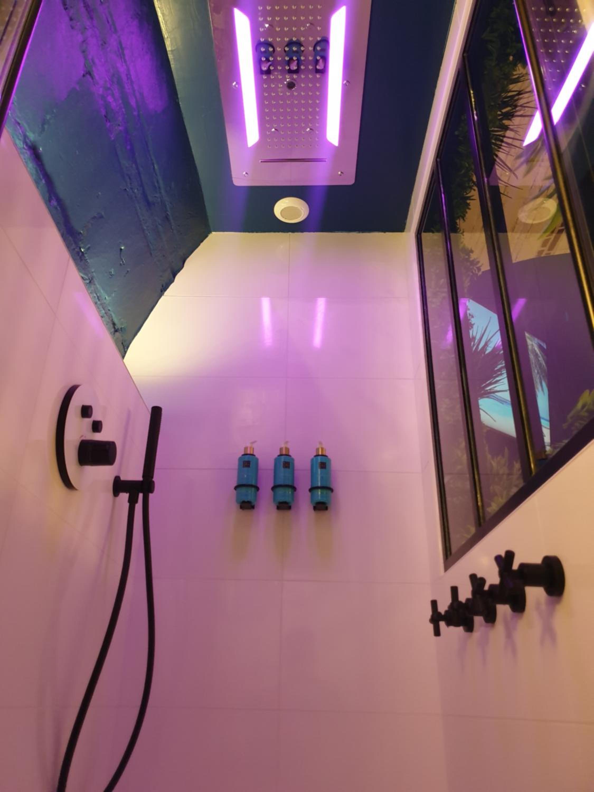 Deluxe Queen Studio  - Photo 1