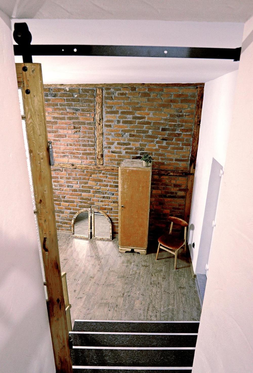 Suite - Photo 1