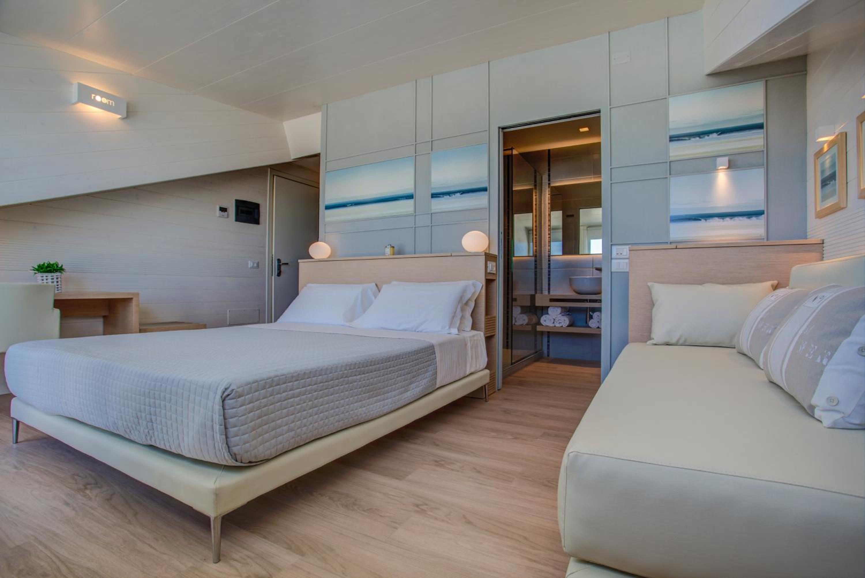 Deluxe Triple Room with Sea View