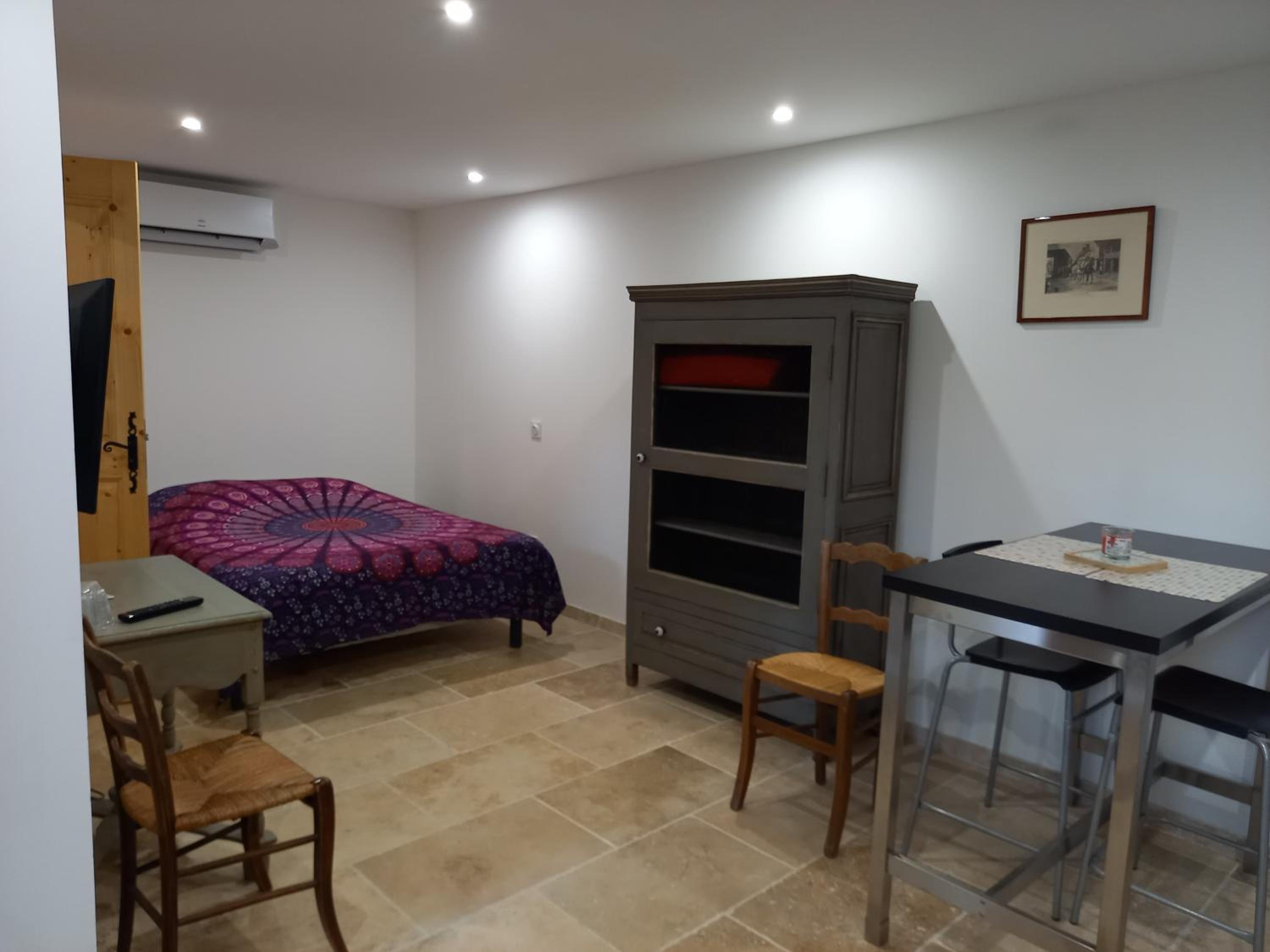 Studio Apartment photo 2