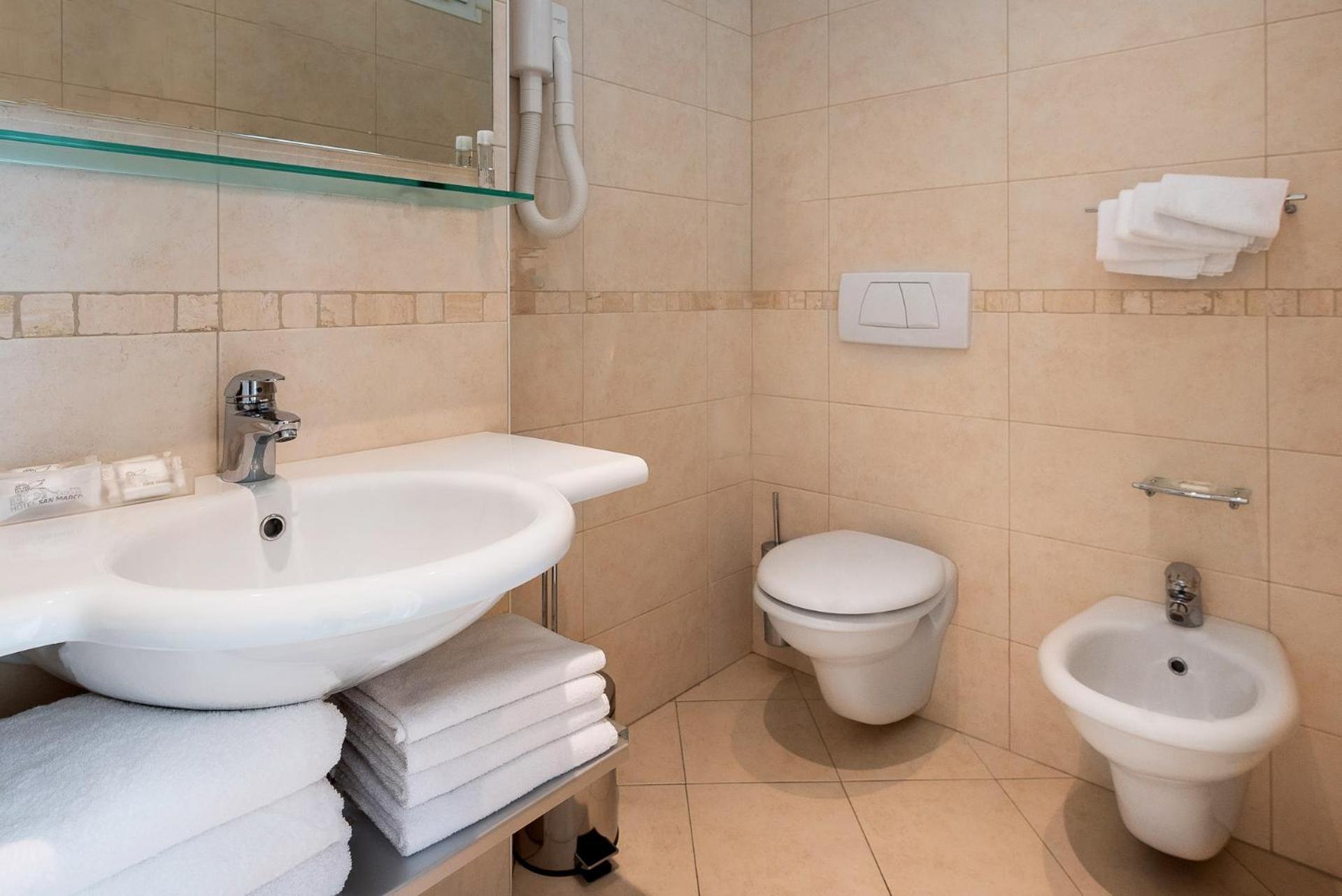 Standard Triple Room - Photo 3