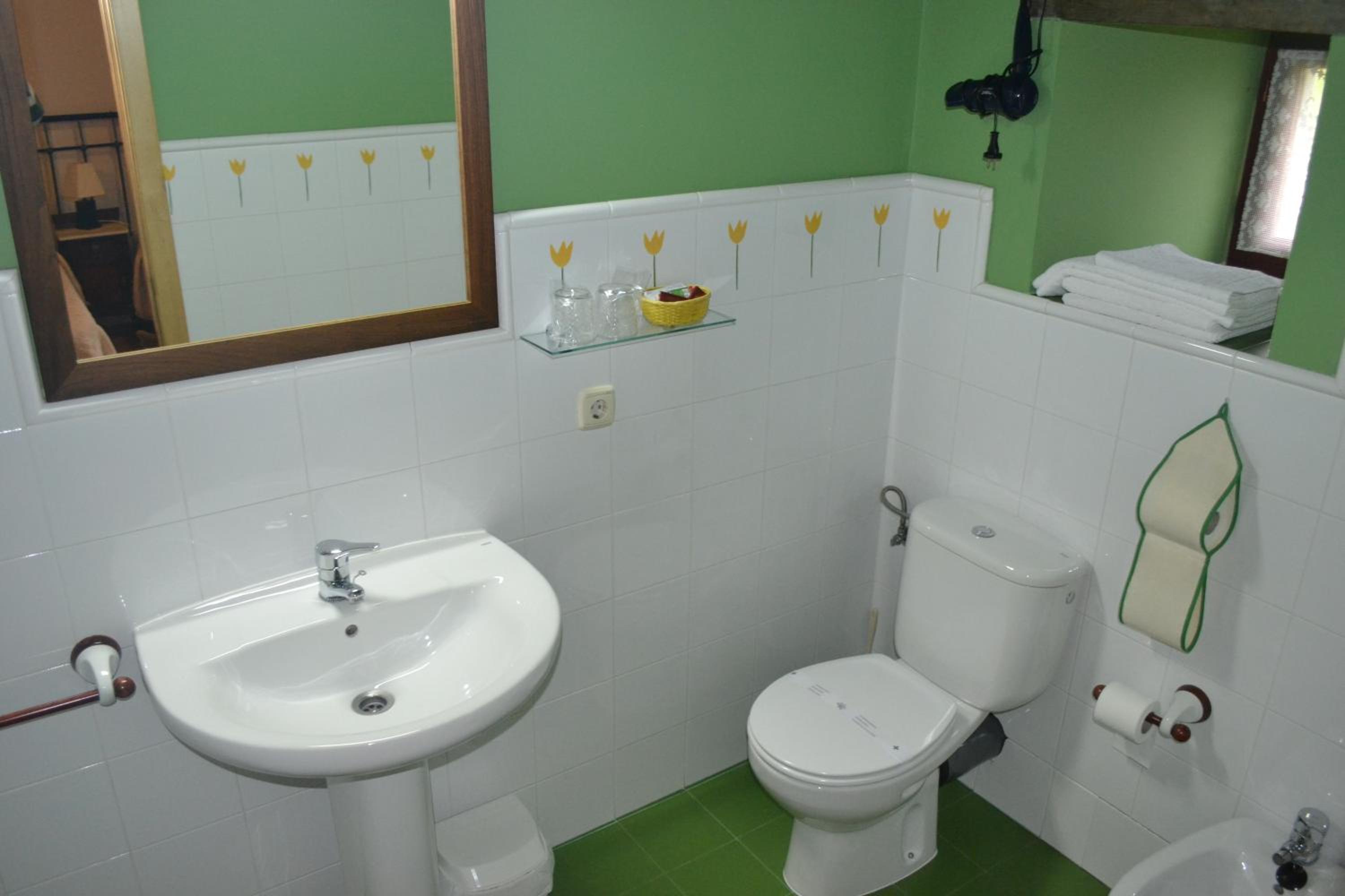 Double or Twin Room - Photo 4