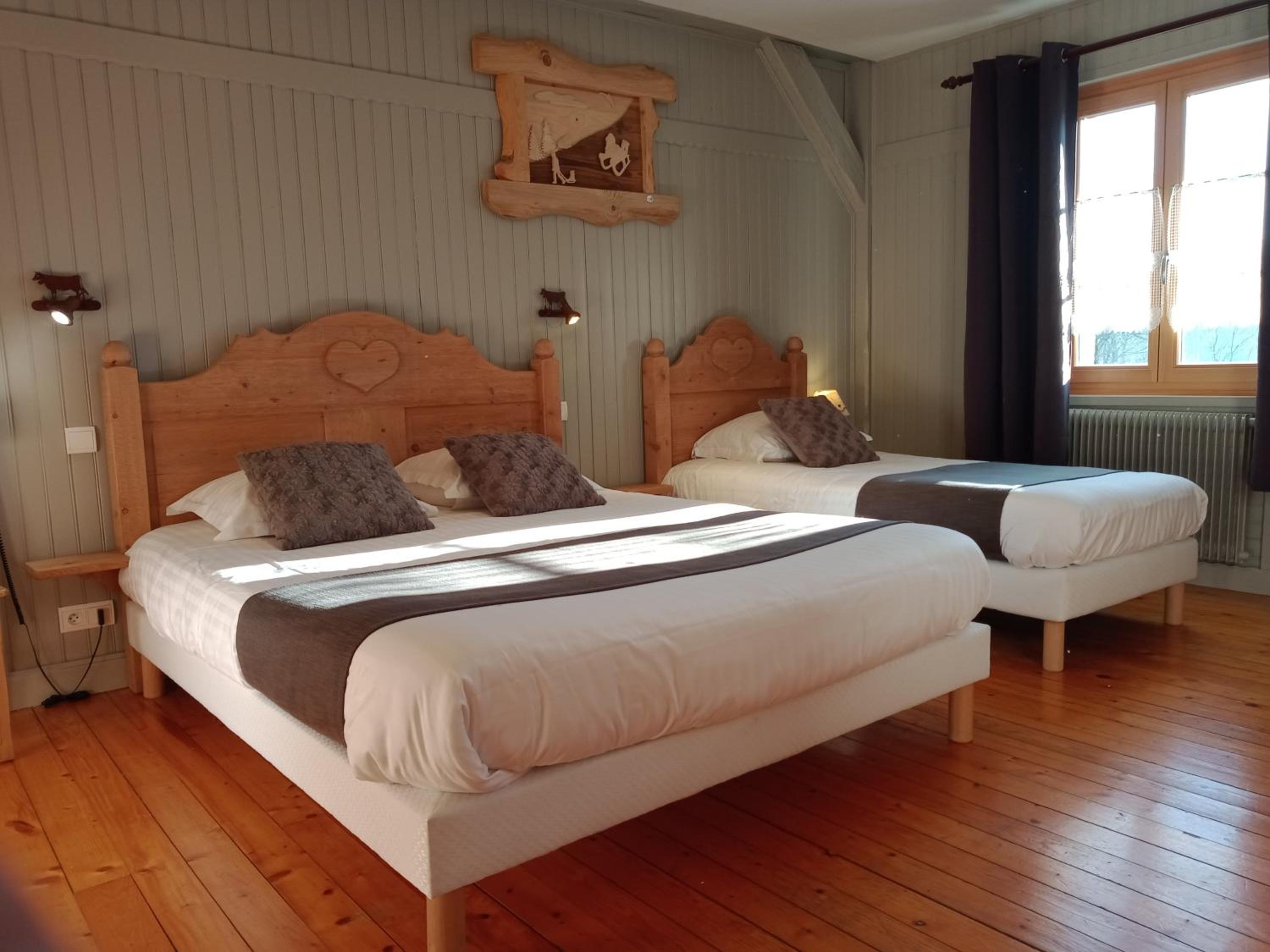 Quadruple Room with Private Bathroom photo 1