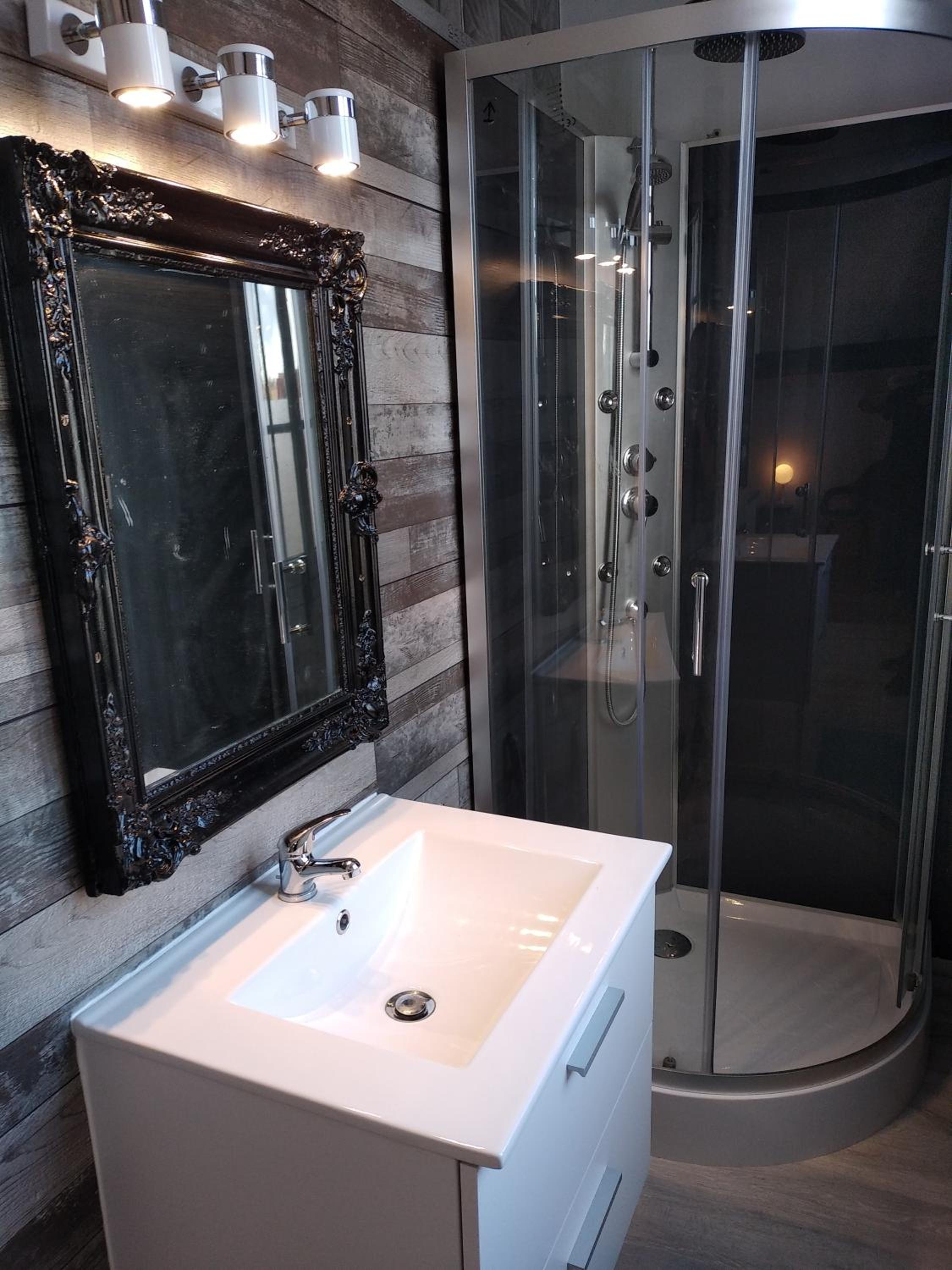 Double Room with Private Bathroom - Photo 4