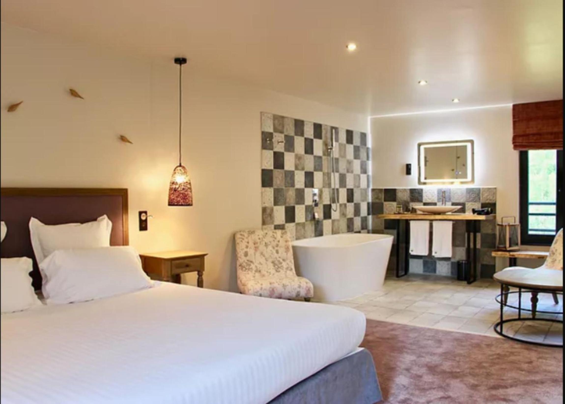 Deluxe Double Room with Bath photo 2